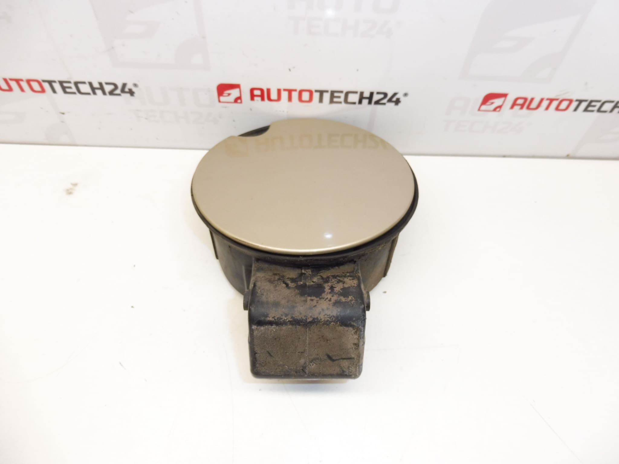 Tanklock Citroën C4 5 dörrar 9650573477 1517C1 KCW