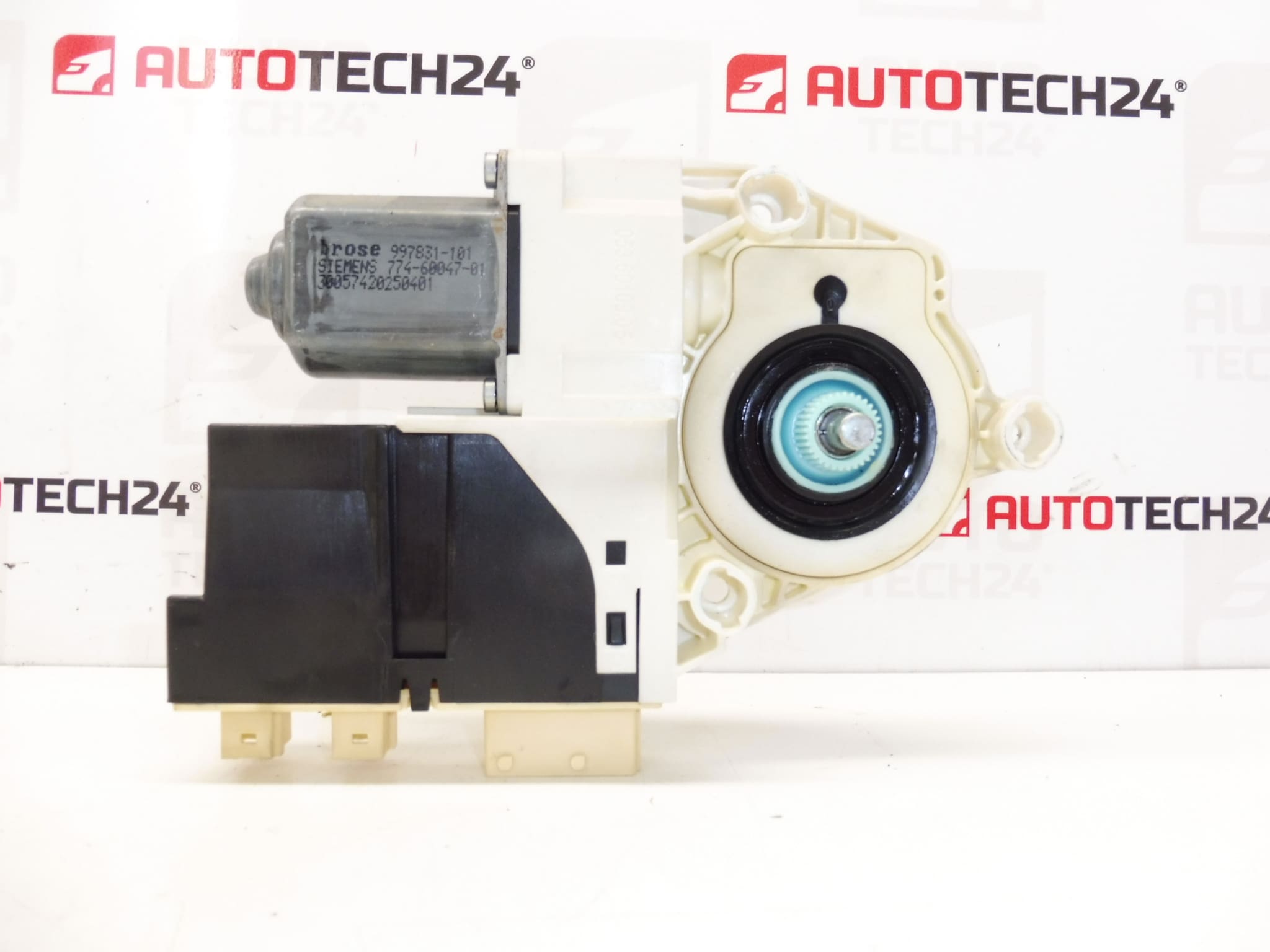 Peugeot 307 Fönstermotor höger fram 9681587380