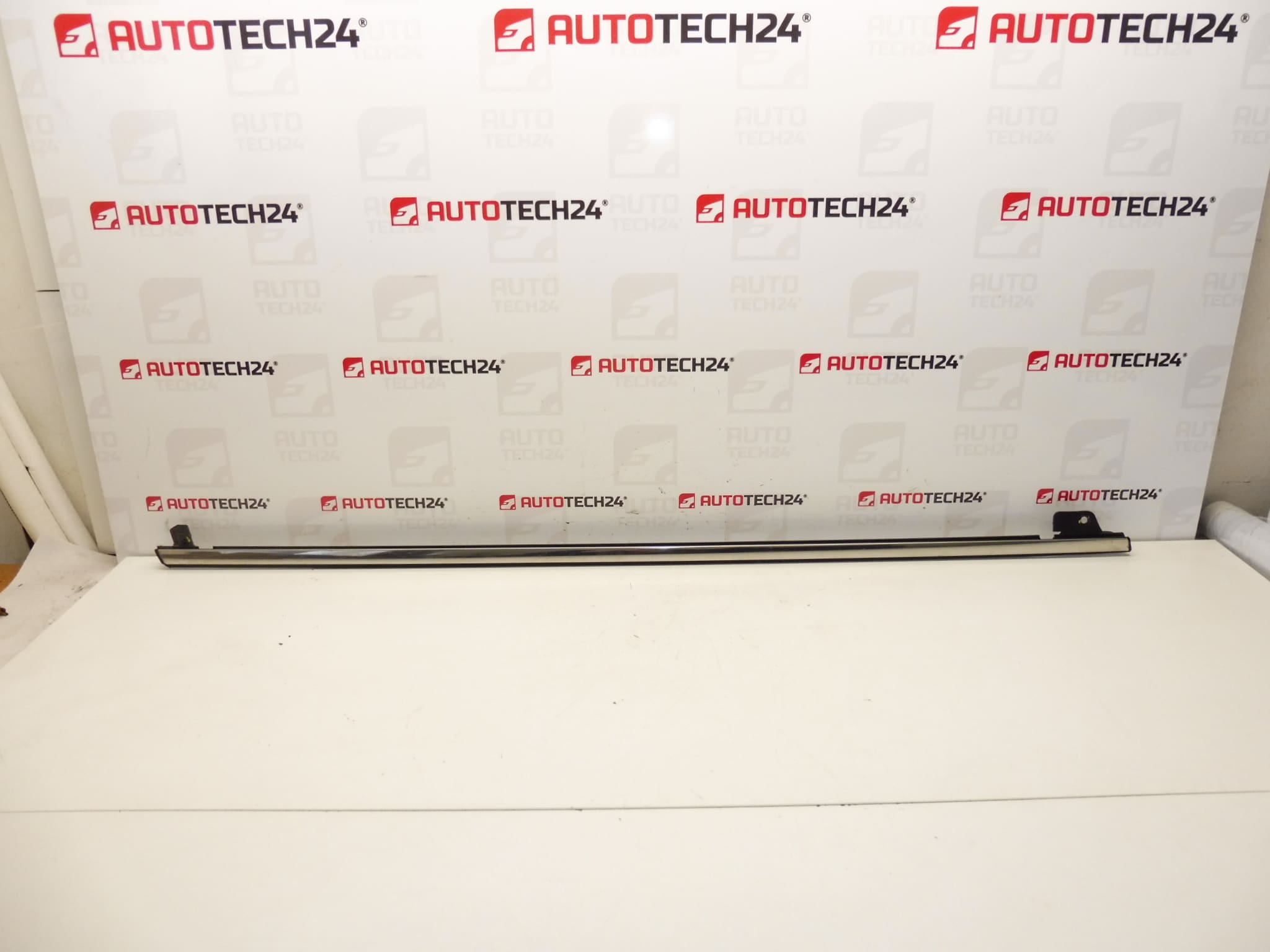 CHROME list för höger ytterdörr Citroen C4 Picasso 9334P8