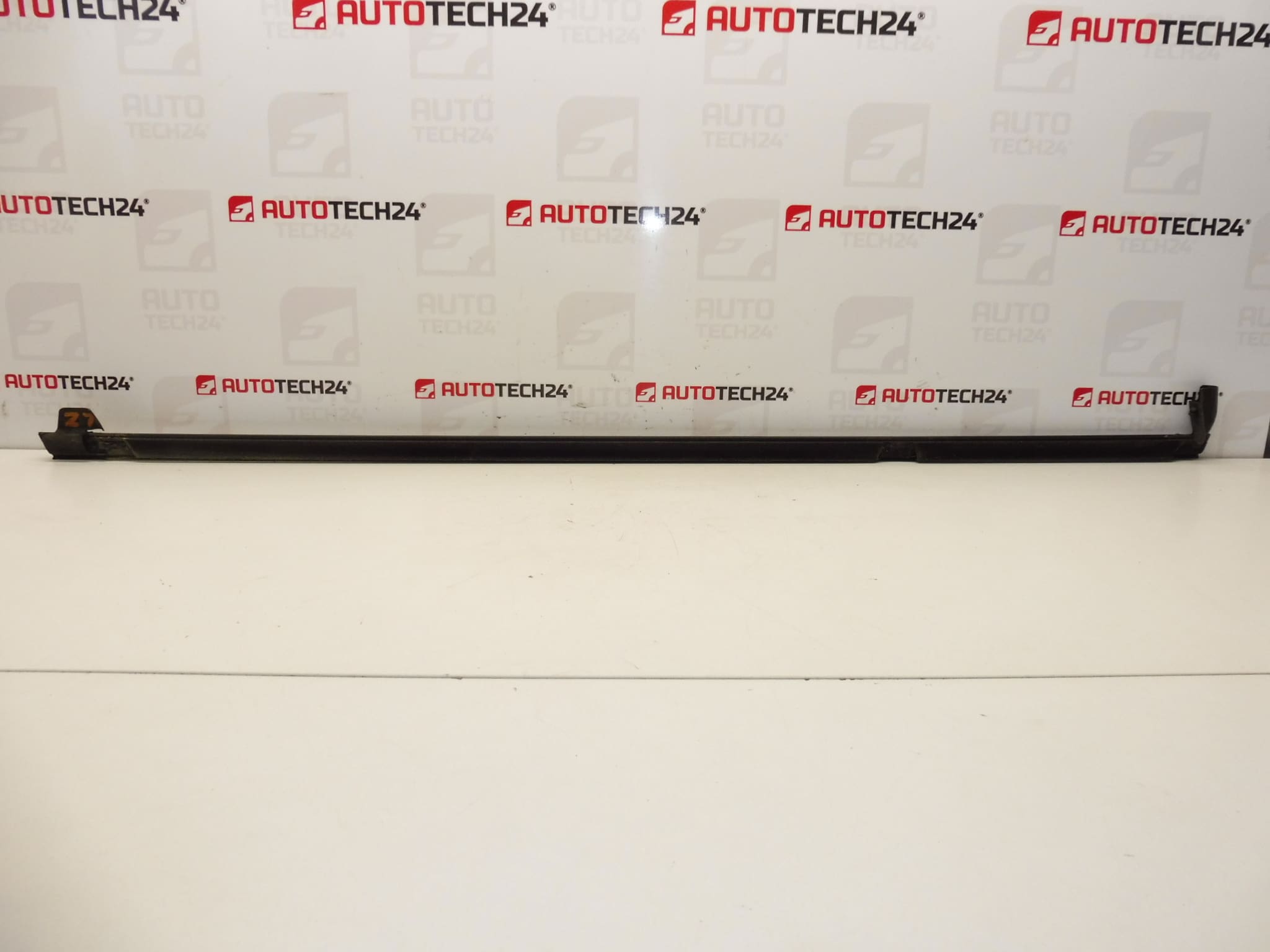 CHROME list för vänster bakdörr Citroen C4 Picasso 9334N9