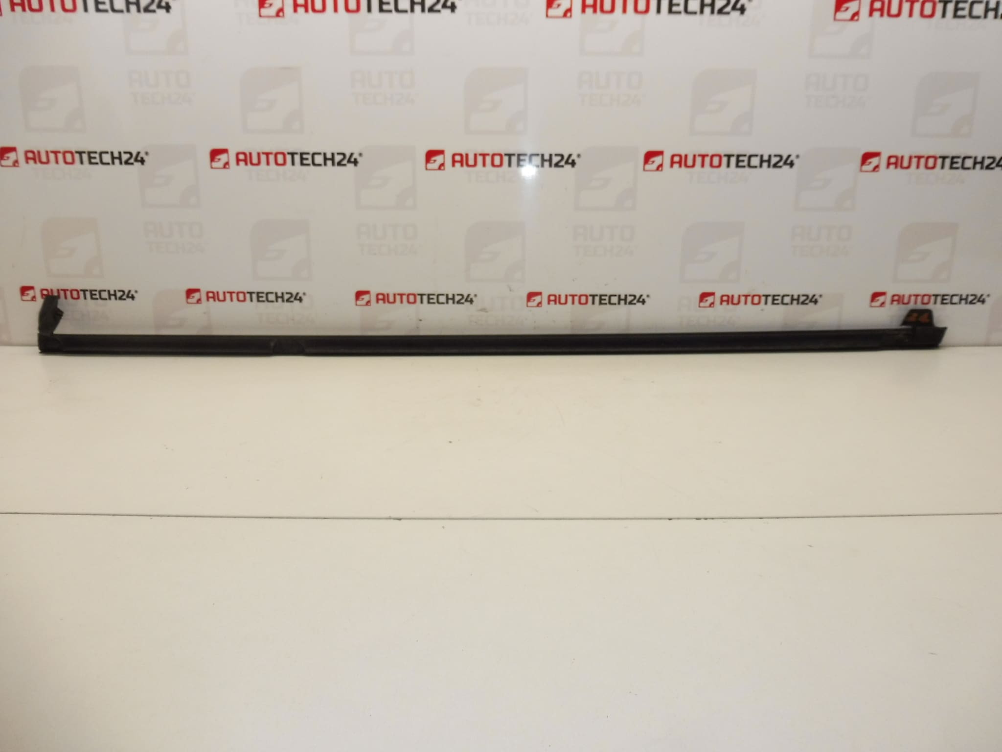 CHROME list för höger bakdörr Citroen C4 Picasso 9334N8