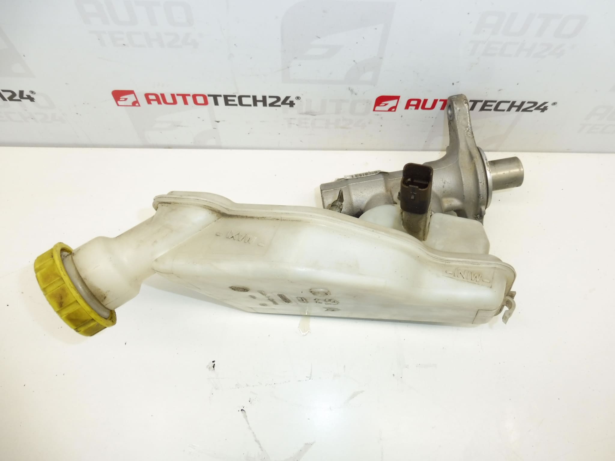Huvudbromscylinder med reservoar Citroën Peugeot 4601R7 463592