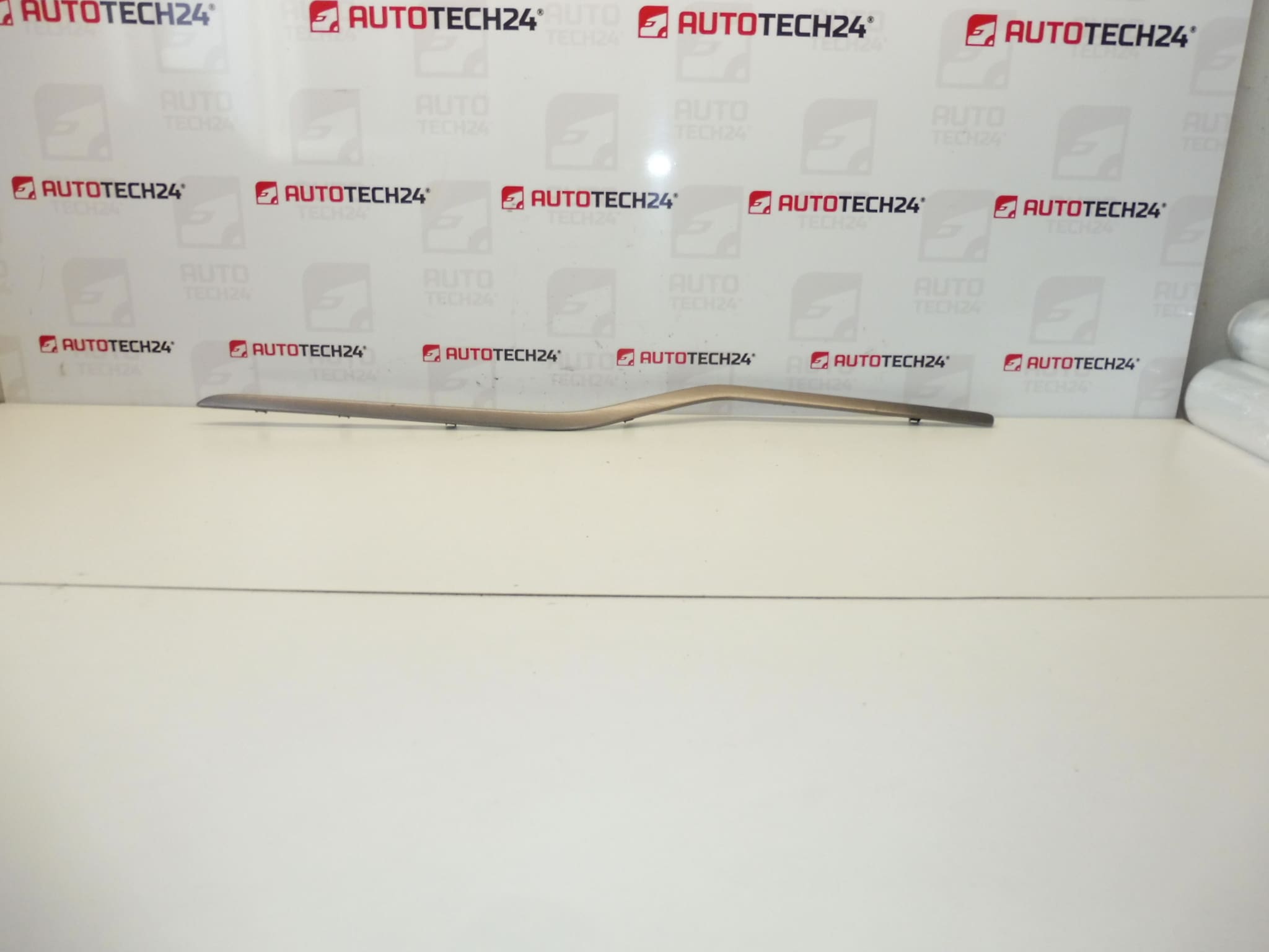 Instrumentbrädans dekorlist Citroën C5 X7 9683709880 8231S1