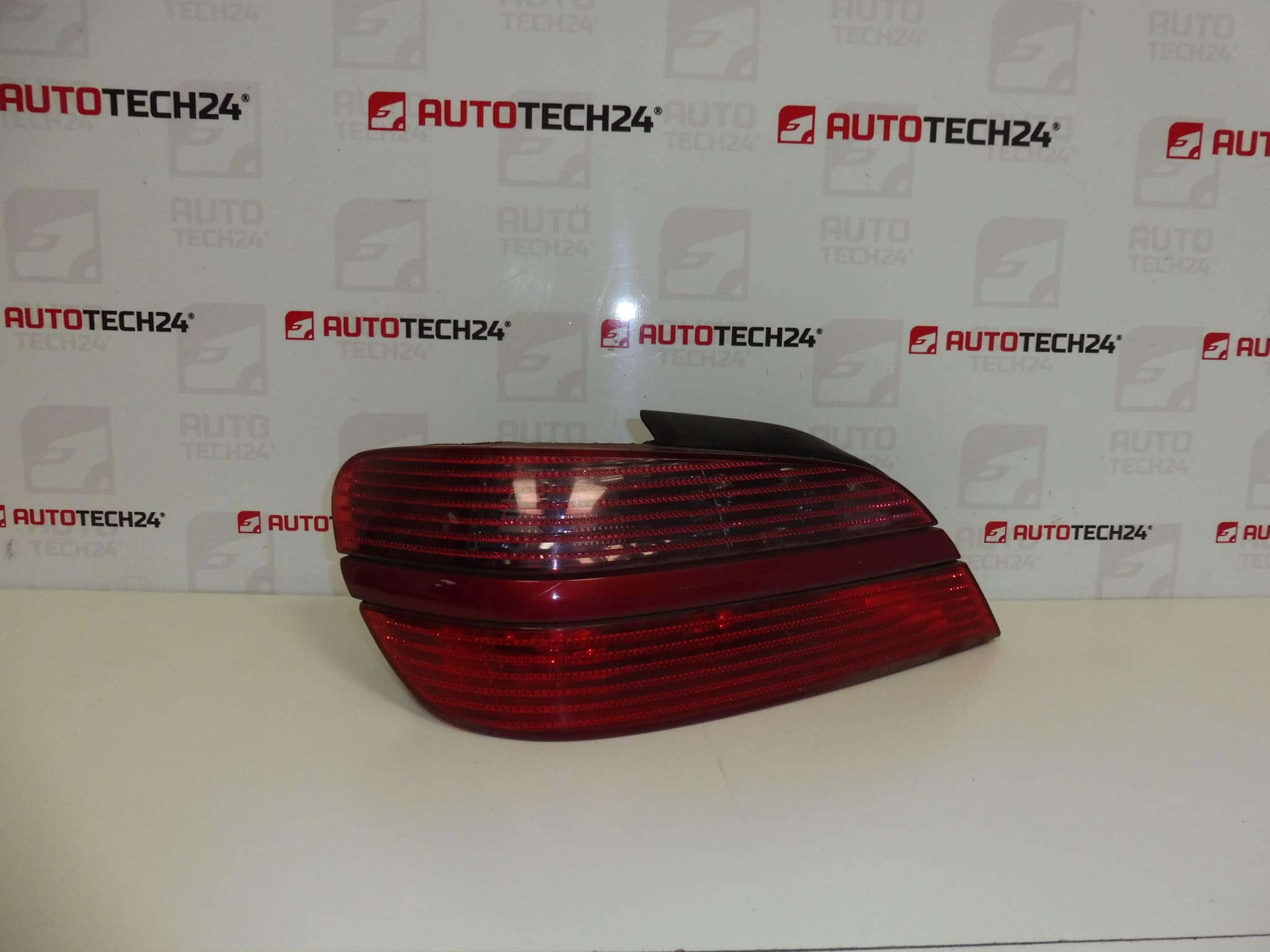 Vänster baklykta med EKQD-list Peugeot 406 9630364877 6350L5