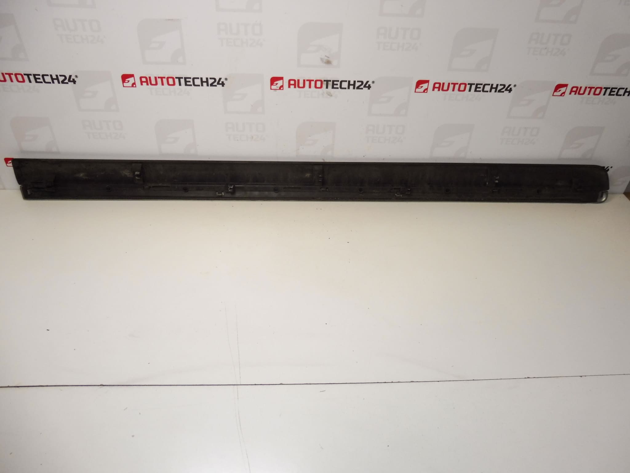 Höger framdörrslist Citroen C8 Peugeot 807 EYZW 1401028477 8545GJ