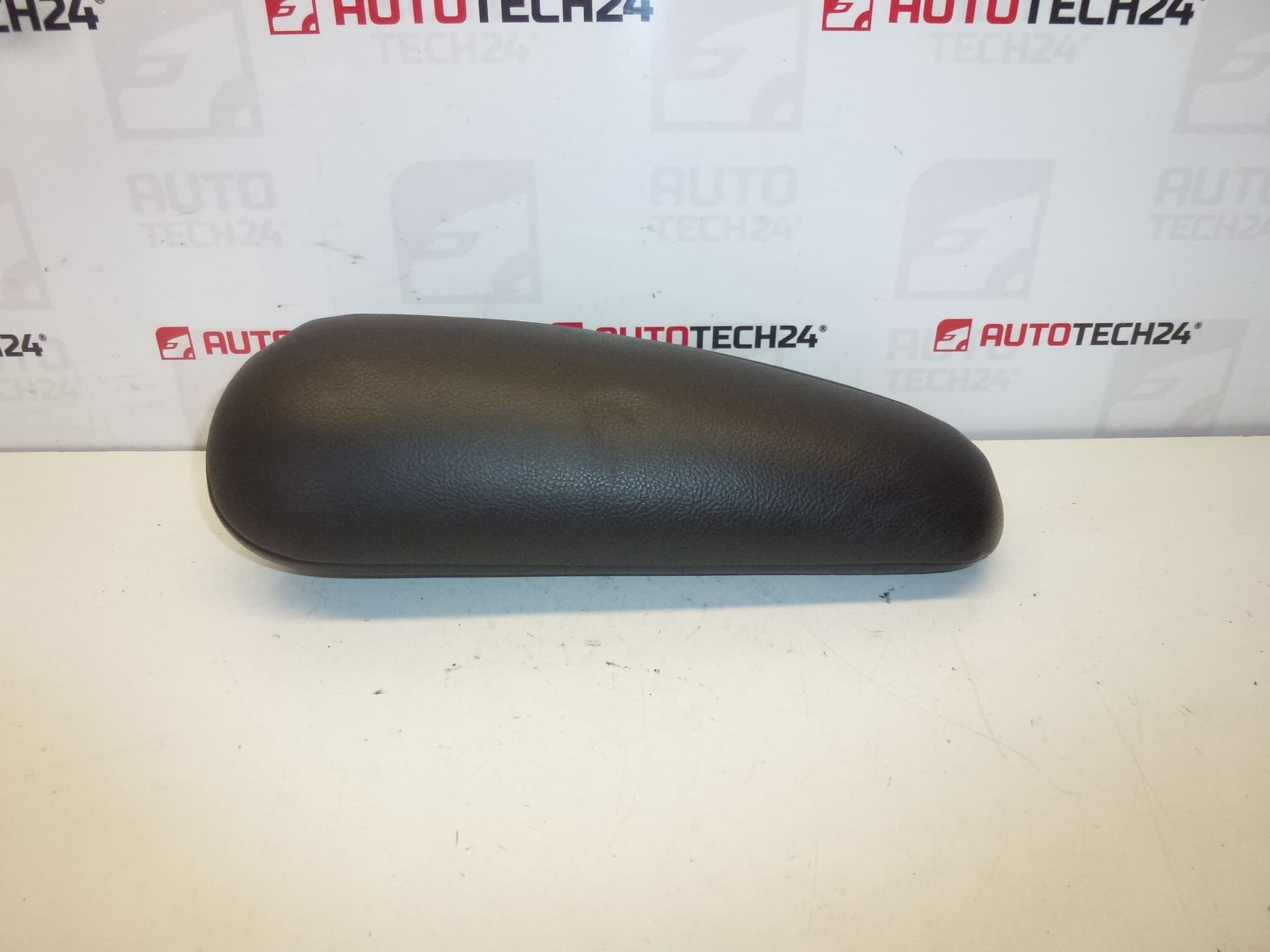 Höger armstöd Citroën Peugeot 8830QV