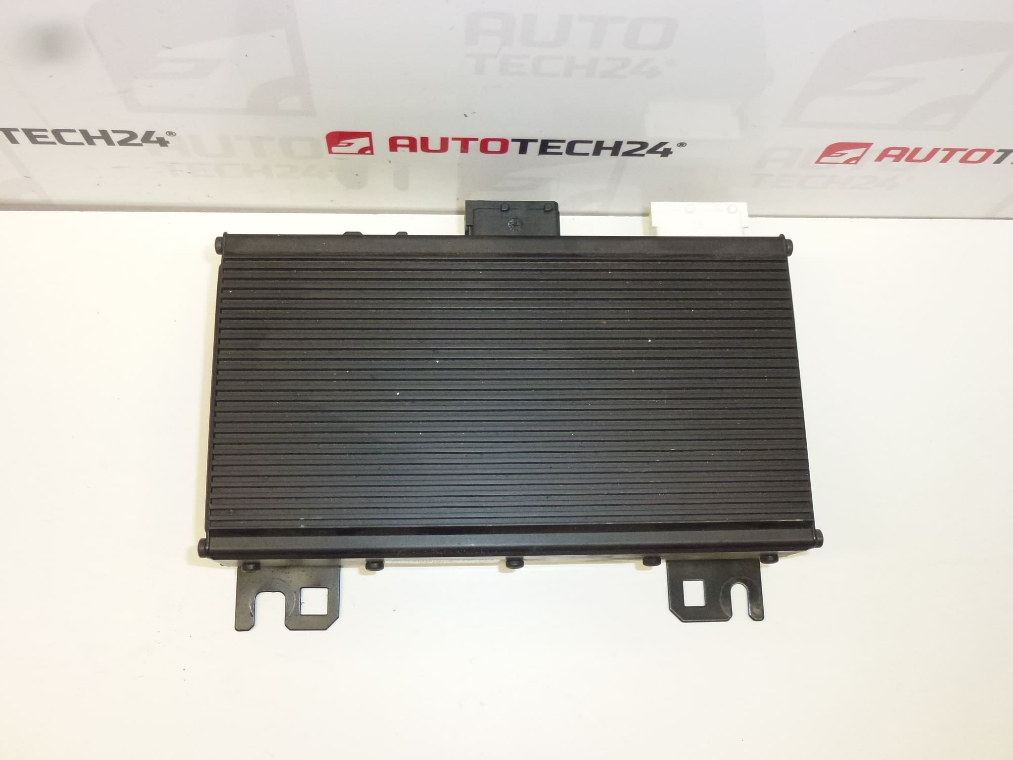 Förstärkare JBL Citroën Peugeot 9653383680 6560LZ