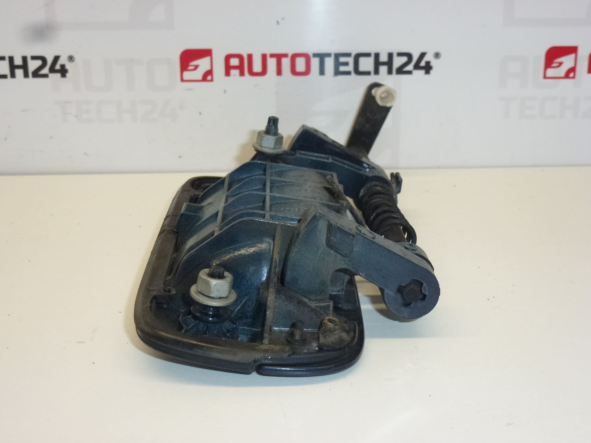 Vänster framdörrhandtag Peugeot KMPD 9101H2 9621858877