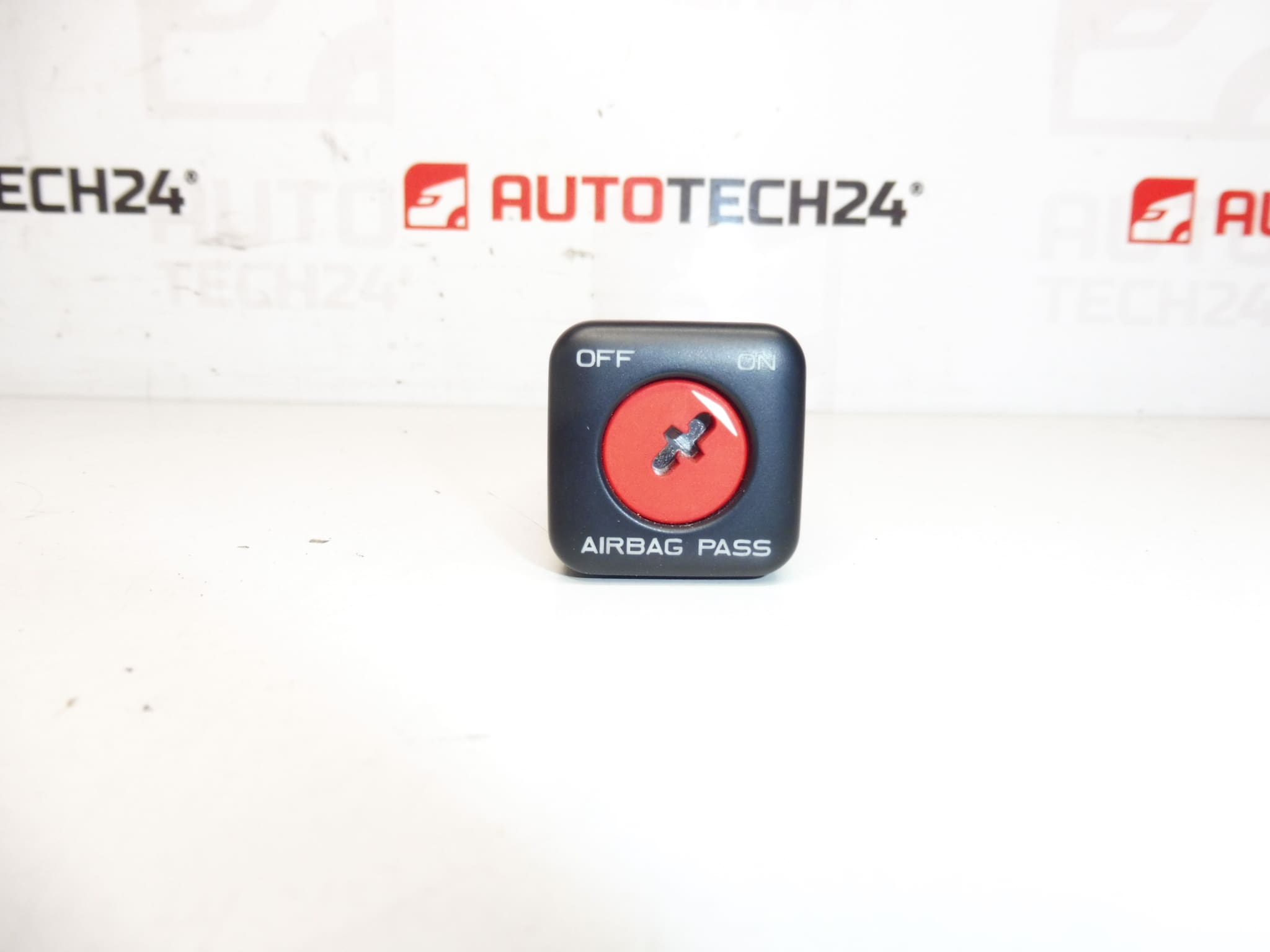 Krockkuddeströmställare för passagerare Citroën Peugeot 96373645ZL 8216F2