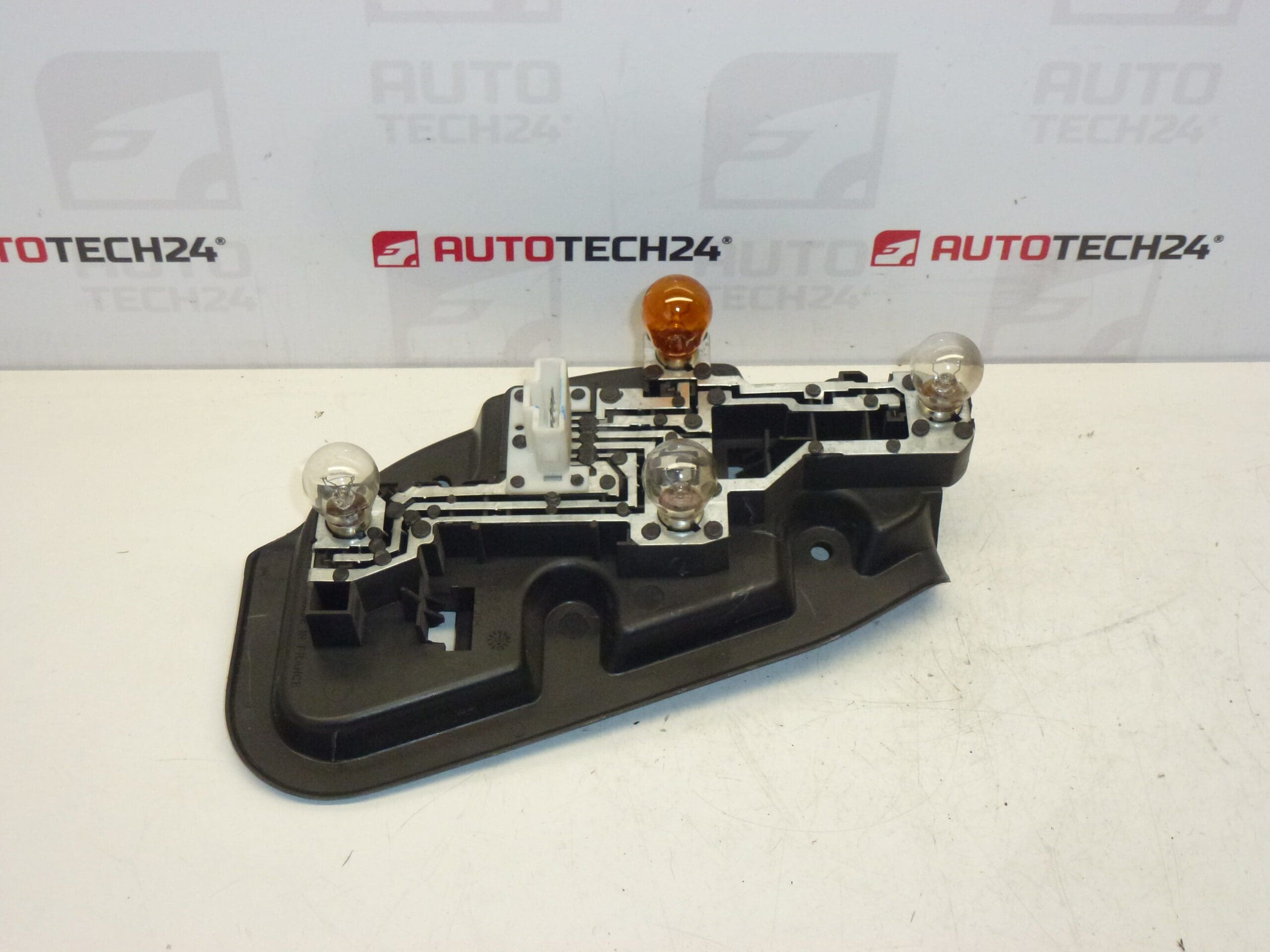 Lampsockel vänster baklykta Citroën C5 sedan