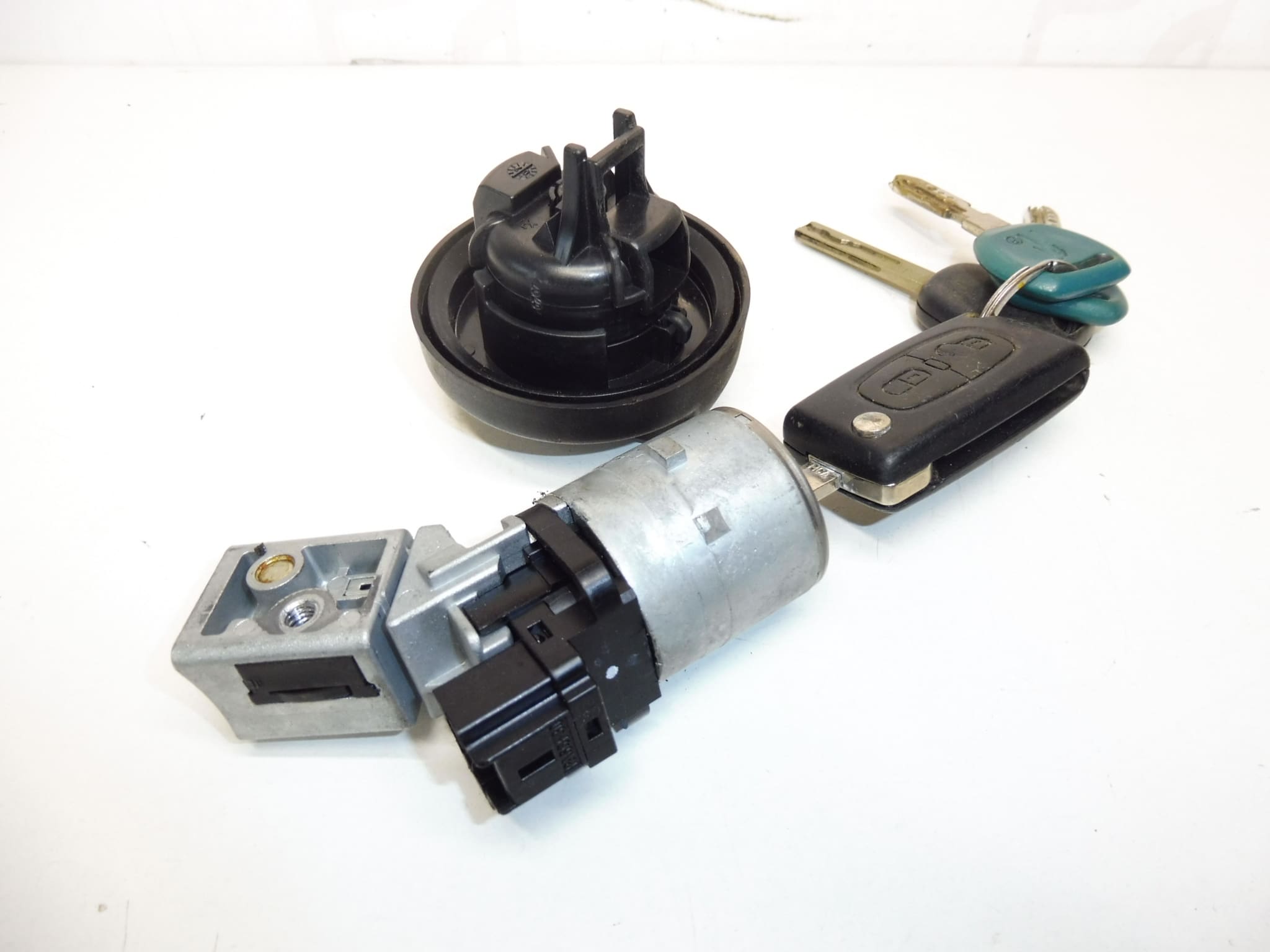 tanklock och 2 nycklar Citroën Peugeot 4162KF 4162XT