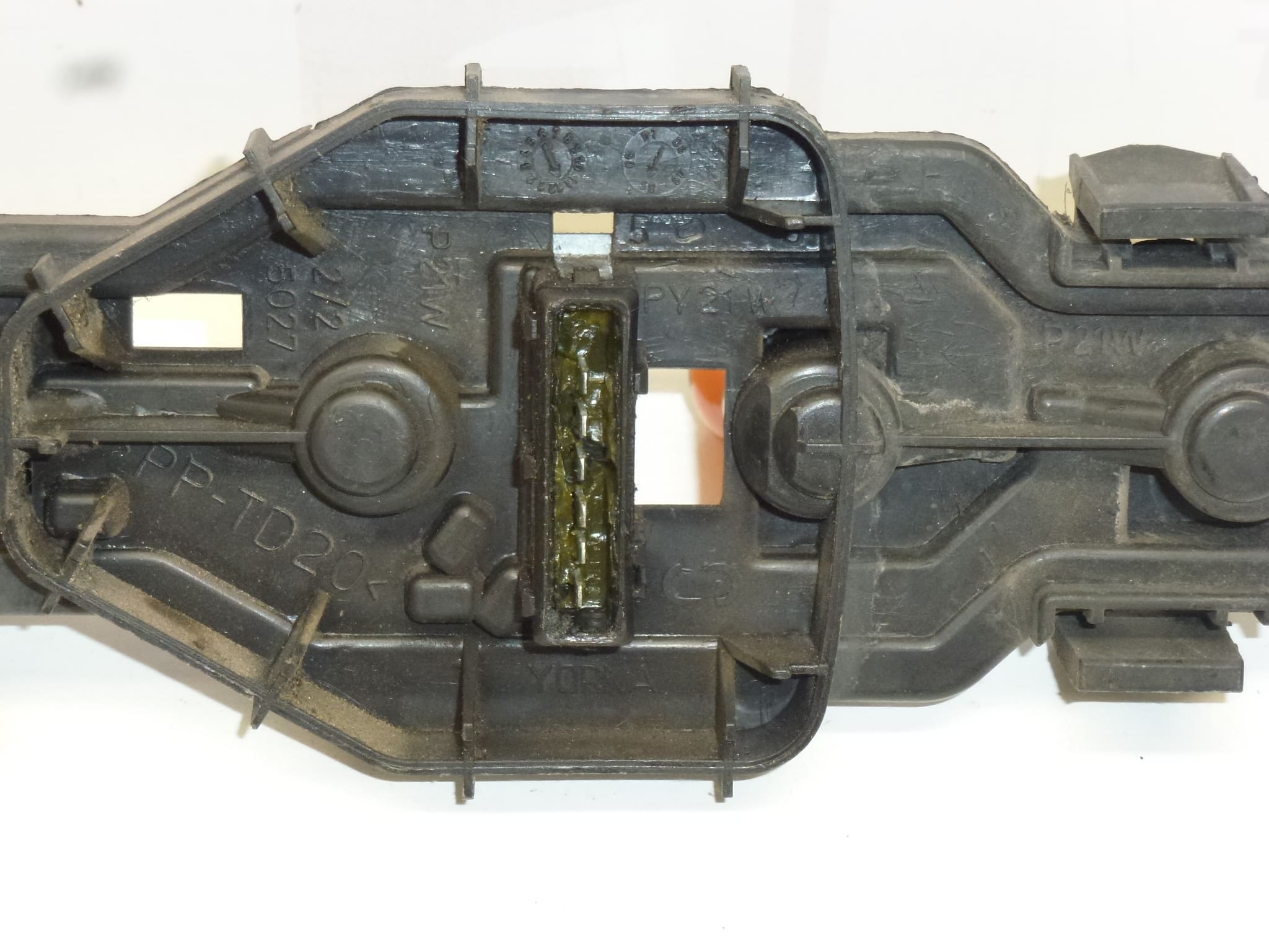 Glödlampssockel Citroën Peugeot 634679