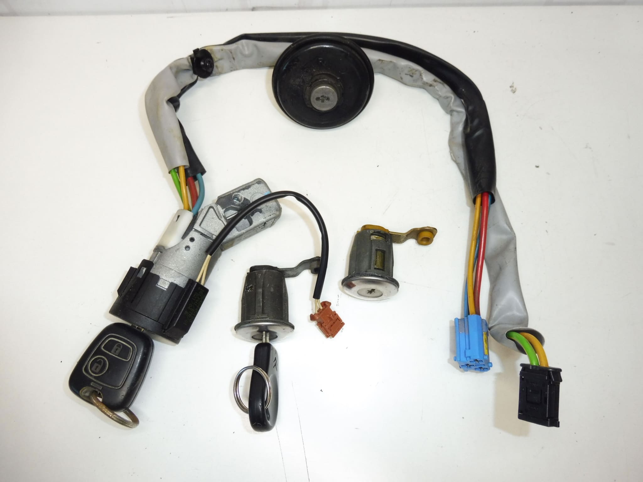 Sats med 2 nycklar och lås Citroën Berlingo II 4162CF 4162CH - Bild 2