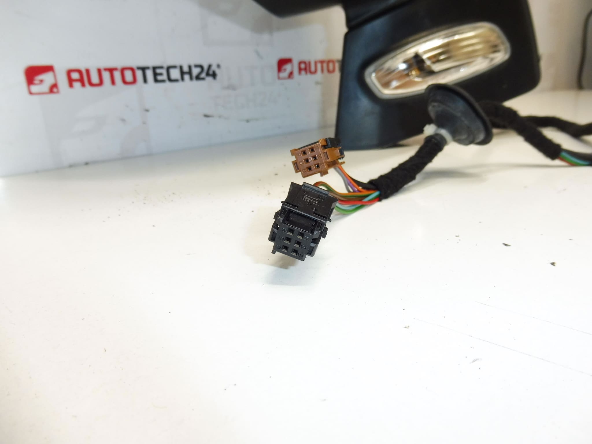 Höger Sidospegel EZRC Peugeot 3008 och 5008 8153ZG - Bild 2