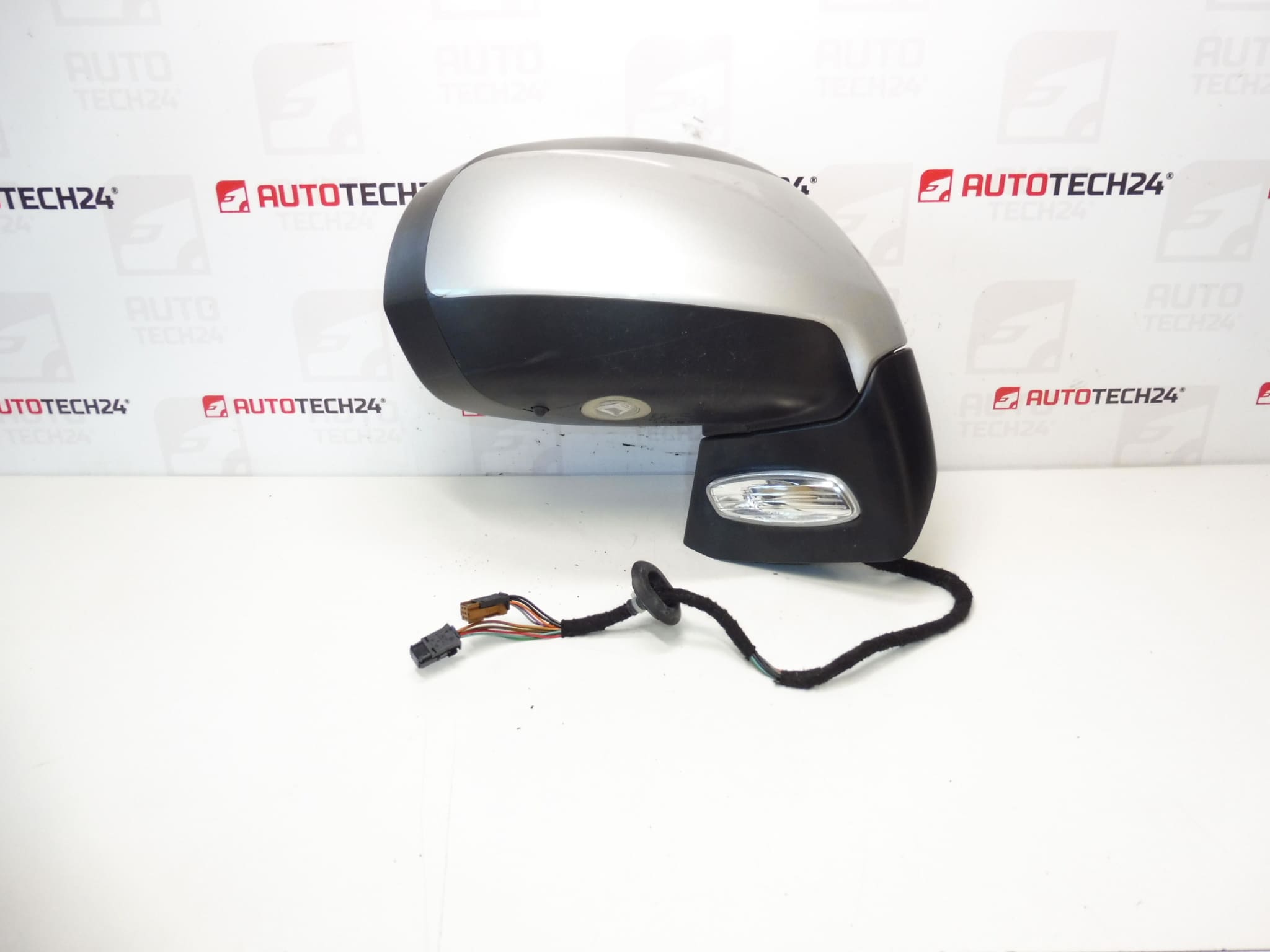 Höger spegel EZRC Peugeot 3008 och 5008 8153ZG