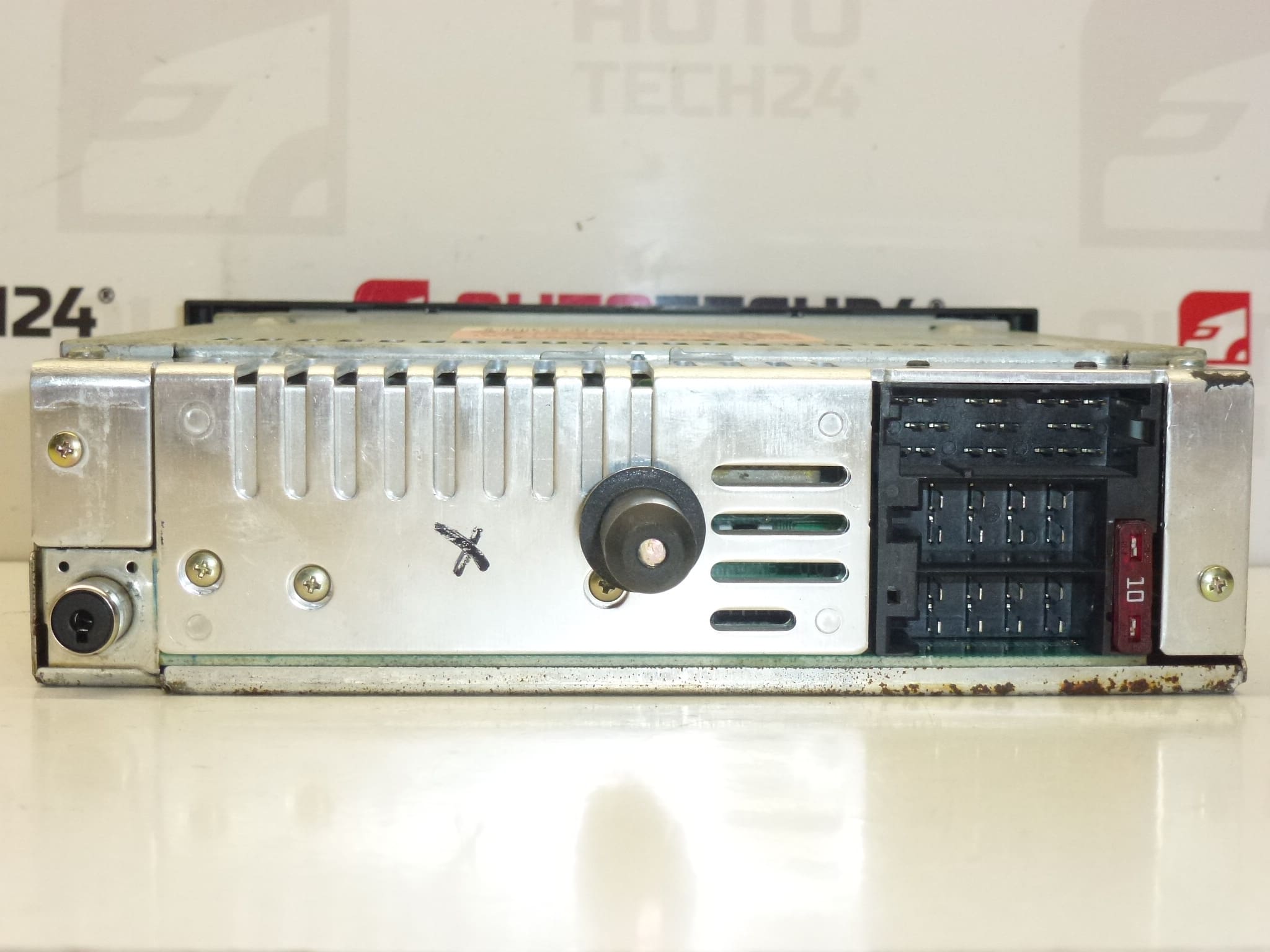 Bilradio CLARION för Citroën och Peugeot 96476647XT 6564JW - Bild 2