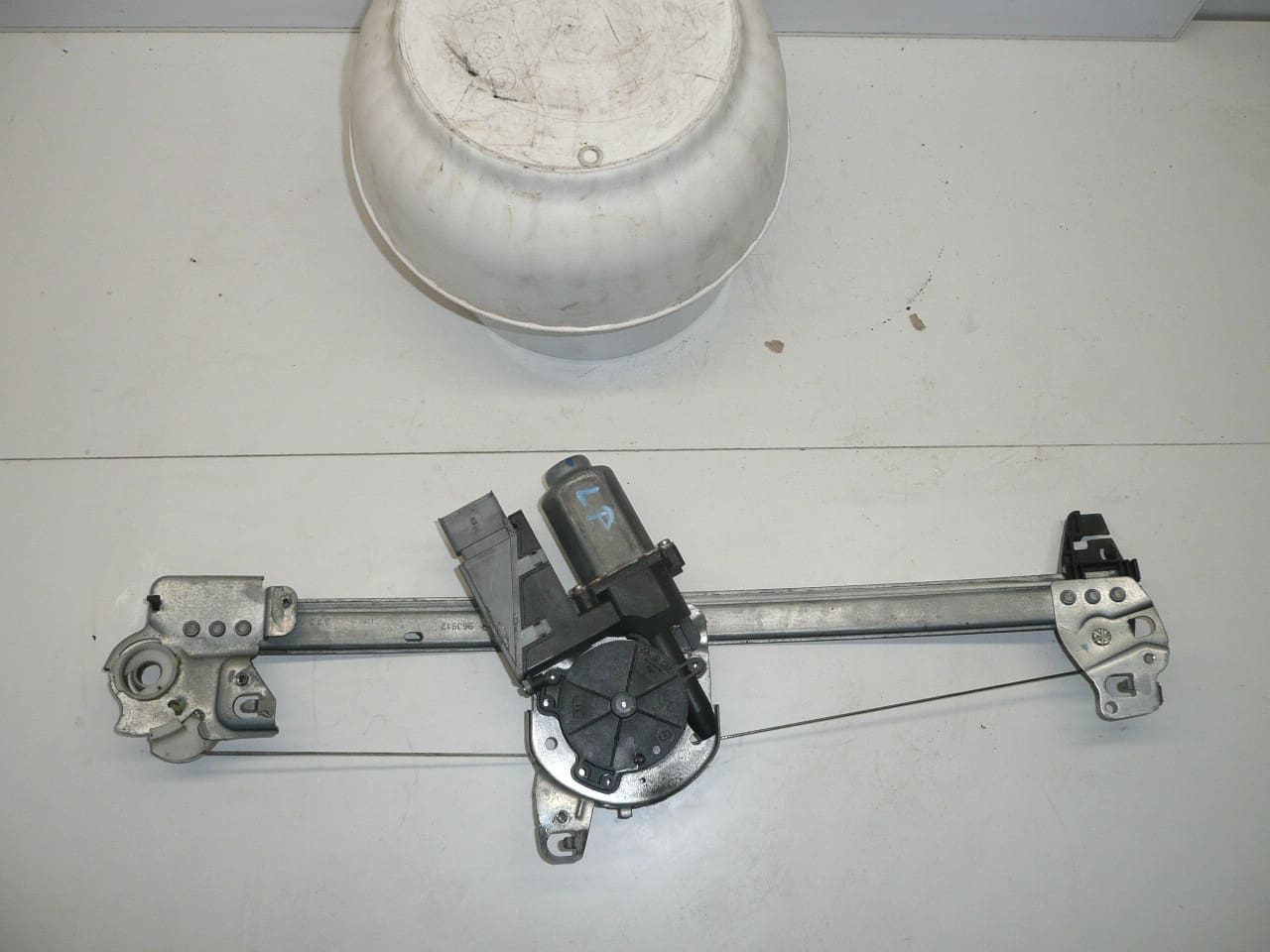 Fönsterhissmekanism vänster fram Citroën C3 9221AQ - Bild 2