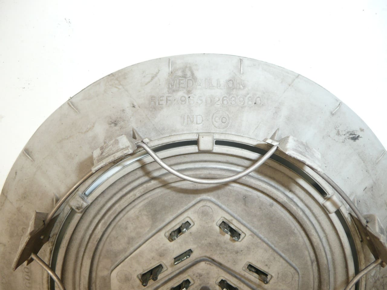 Kapsel för Elektron 15" 16" 17" 4 Skruvar 9650263980 542121 - Bild 2