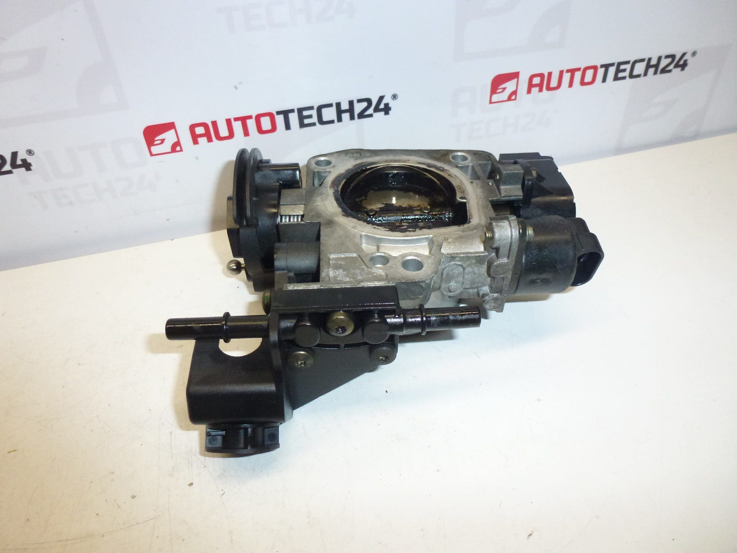 Spjällhus Citroën Peugeot 1.8 Och 2.0 1635R4 1635V1 - Bild 2