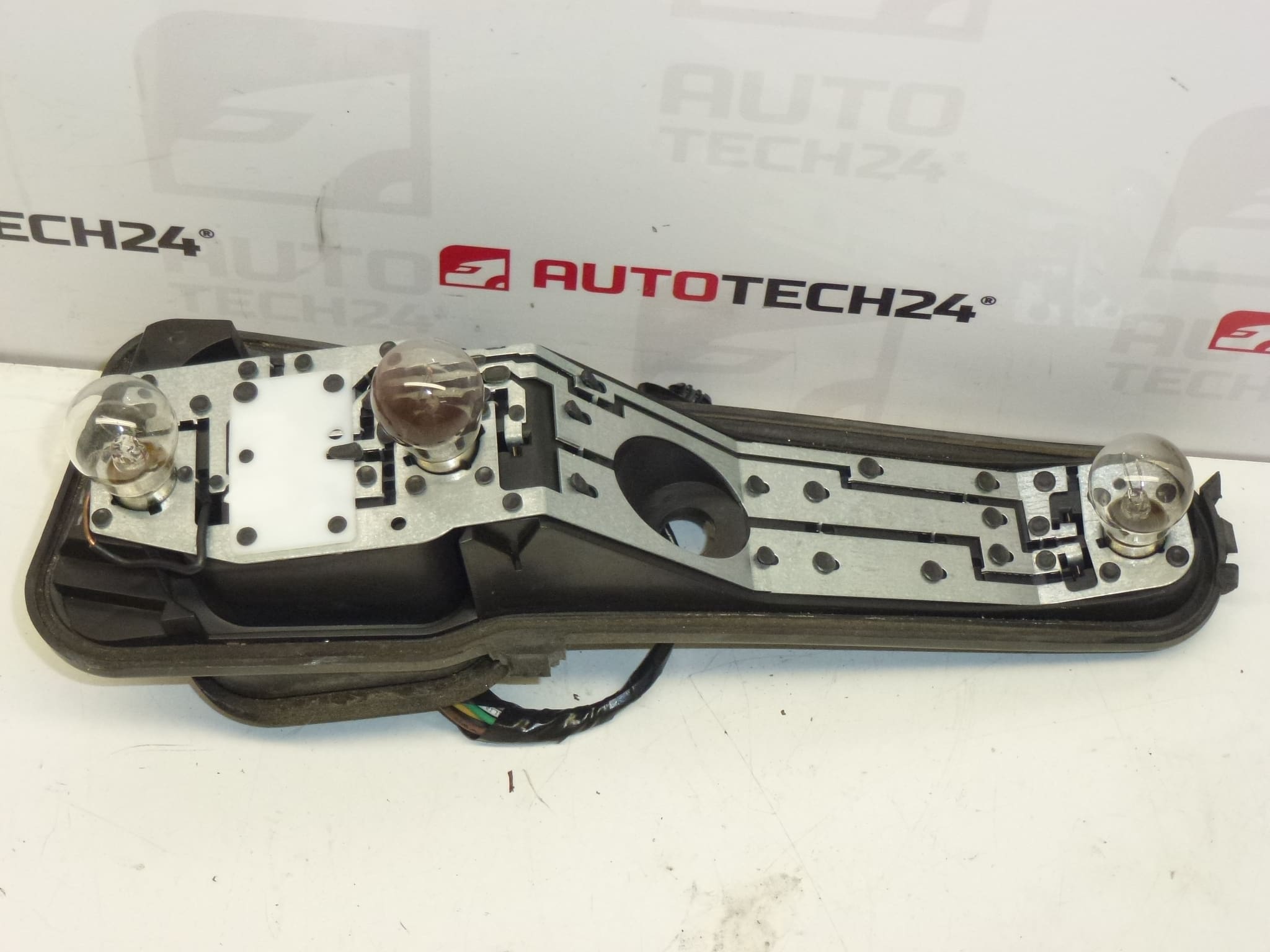 Kopplingsplatta för höger baklykta Peugeot 206 Combi 6351R4 med kabel - Bild 2