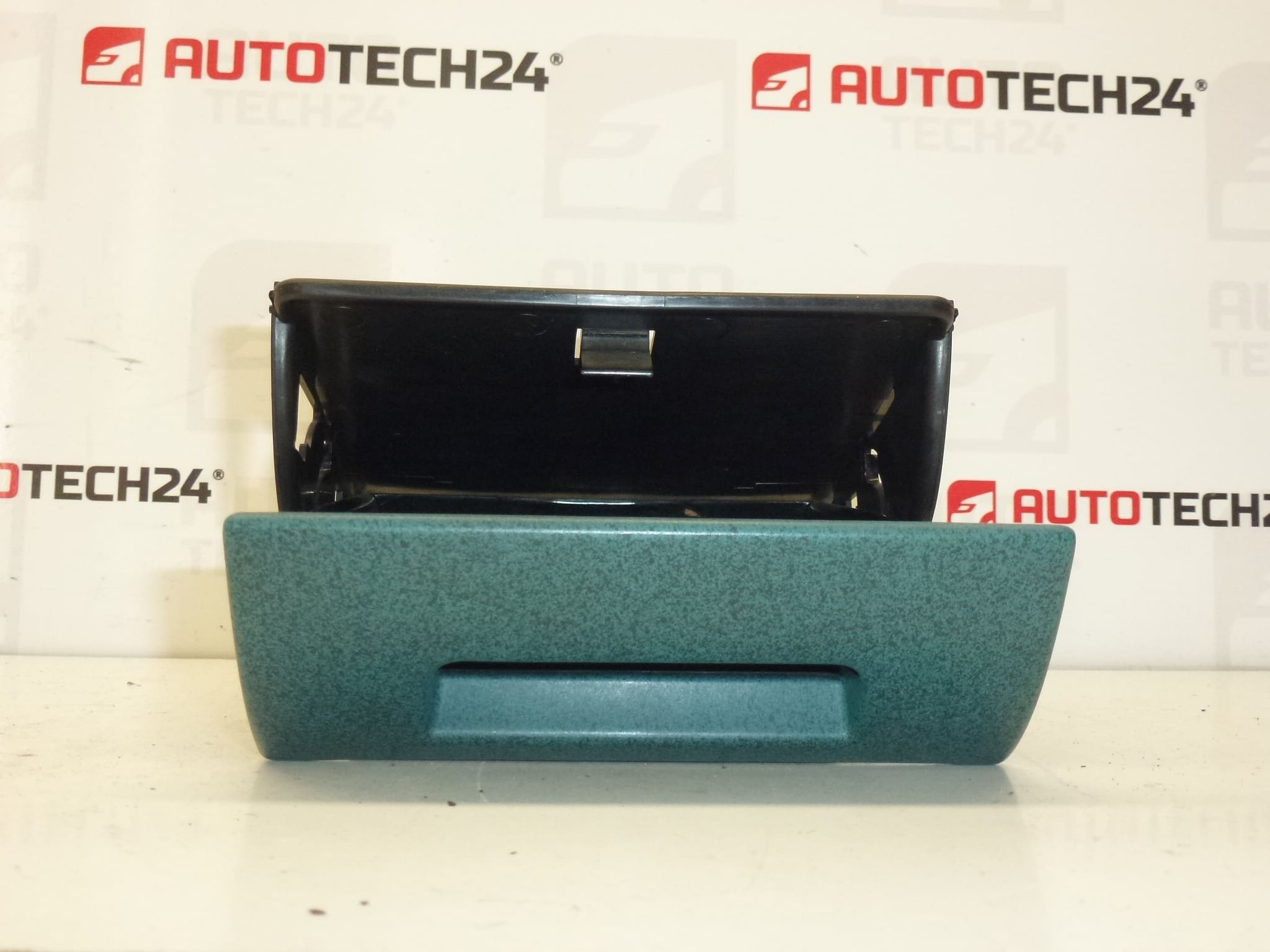 Instrumentbräda askkopp Citroën Berlingo I och Peugeot Partner I 8230Q9