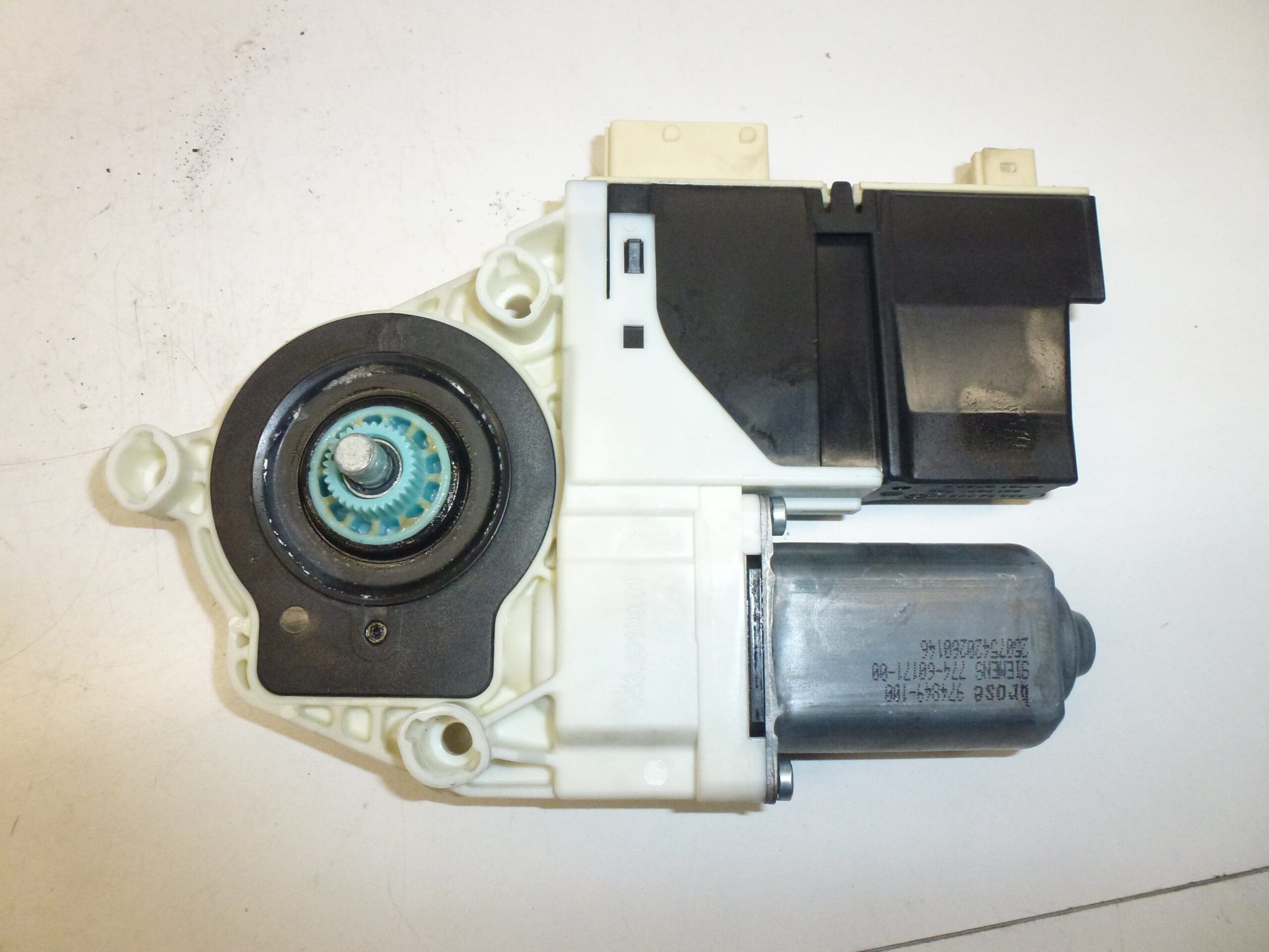 Motor för vänster fram fönsterhiss Peugeot 307 CC 9221CL - Bild 2