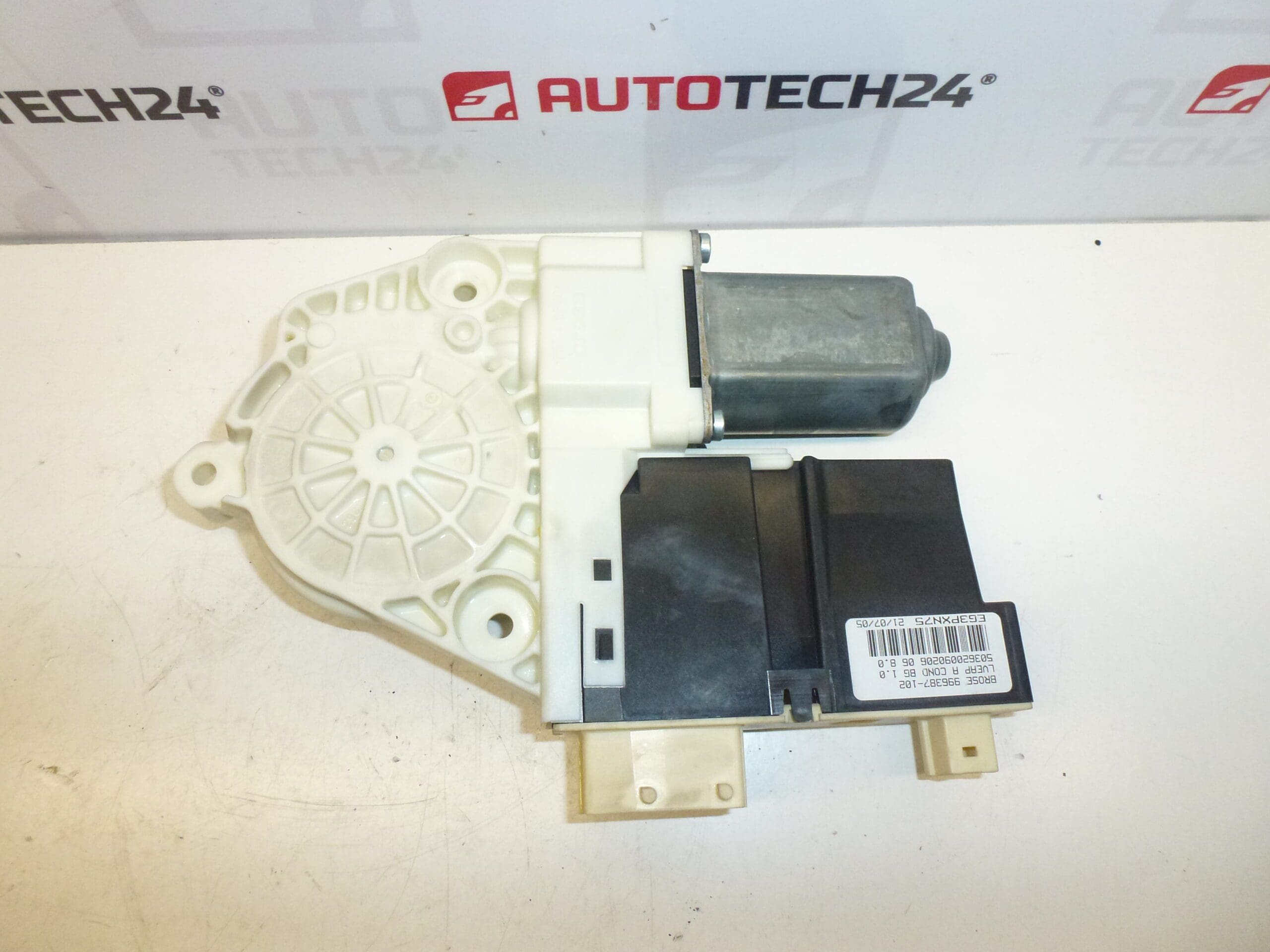 Peugeot 307 CC 9221CL vänster framruta motor