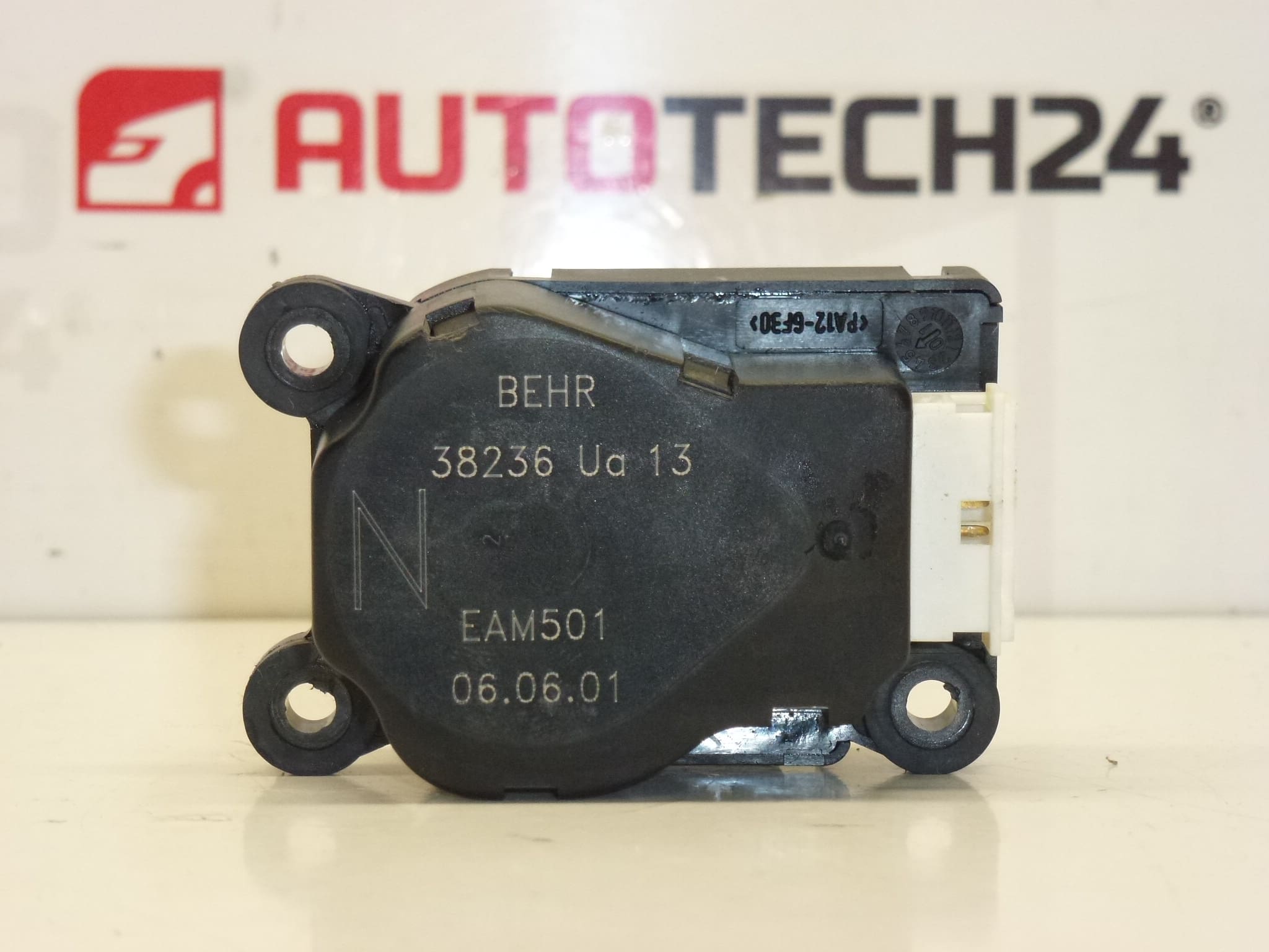 Servopump Behr till Citroën/Peugeot EAM501 38236UA13 6447QN - Bild 2