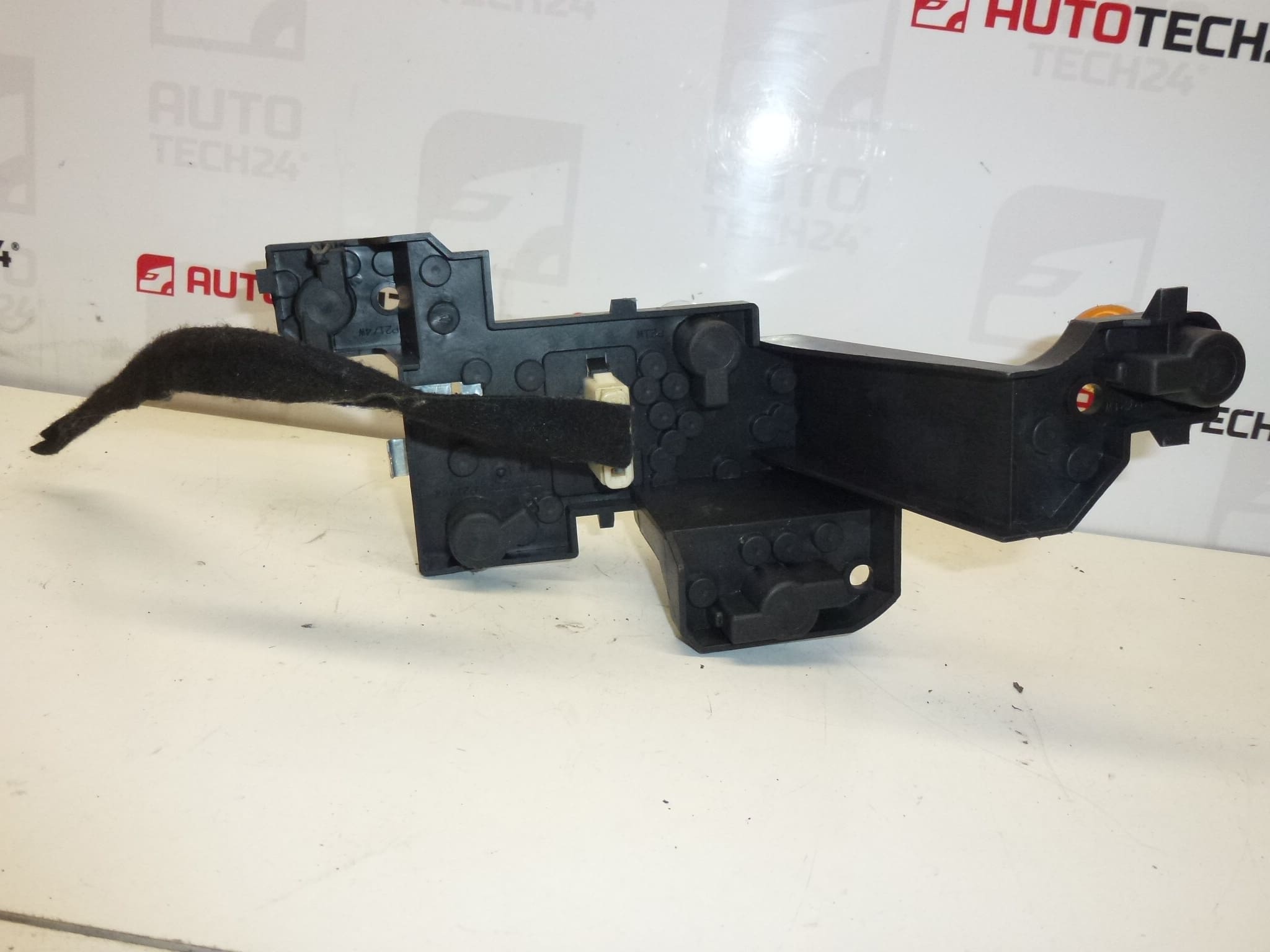 Sockel med Kabel till Höger Baklampa Peugeot 407 Sedan 6351GE - Bild 2