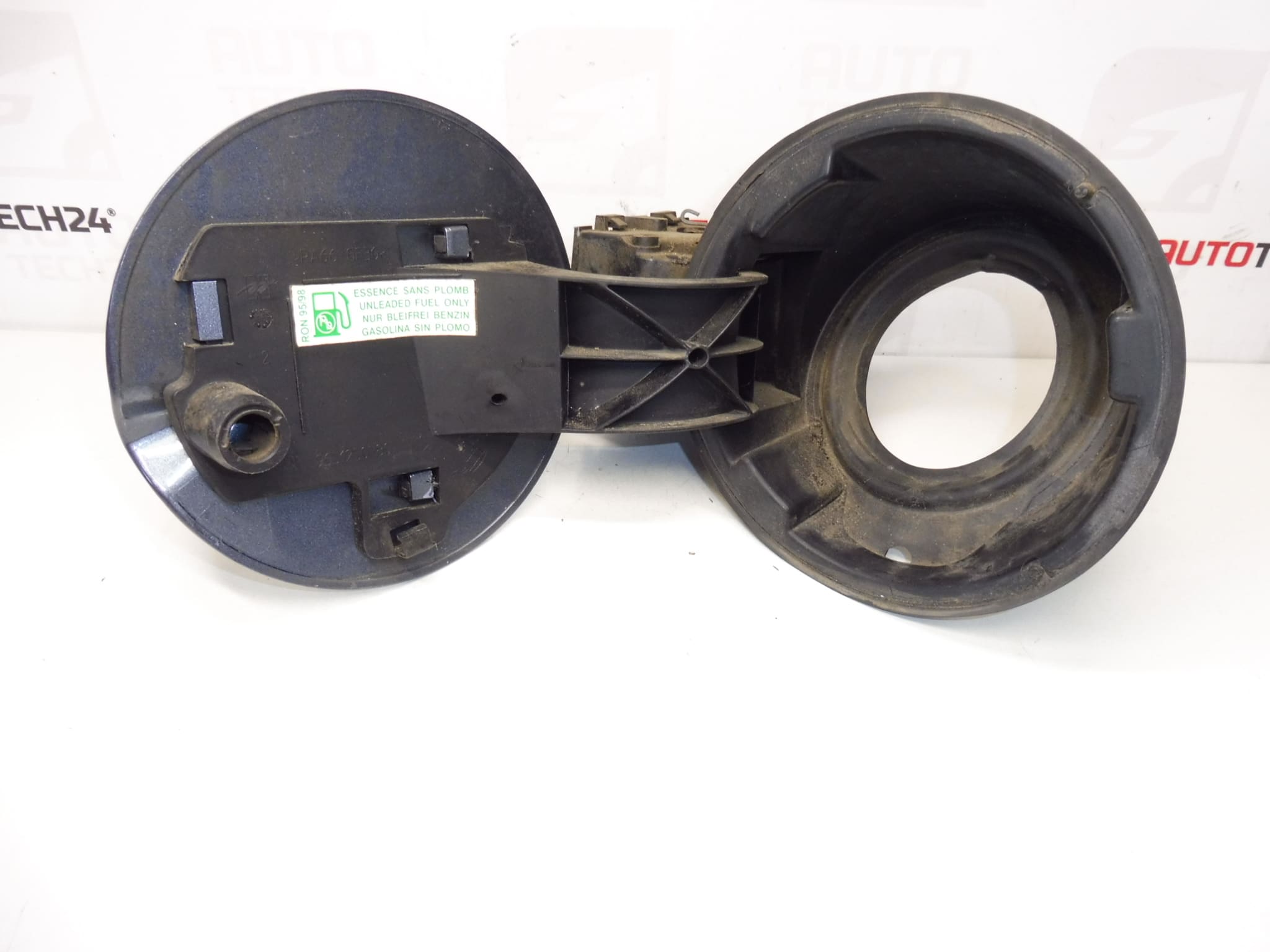 Tanklock Peugeot 1007 9645935580 1517C3 151882 - Bild 2