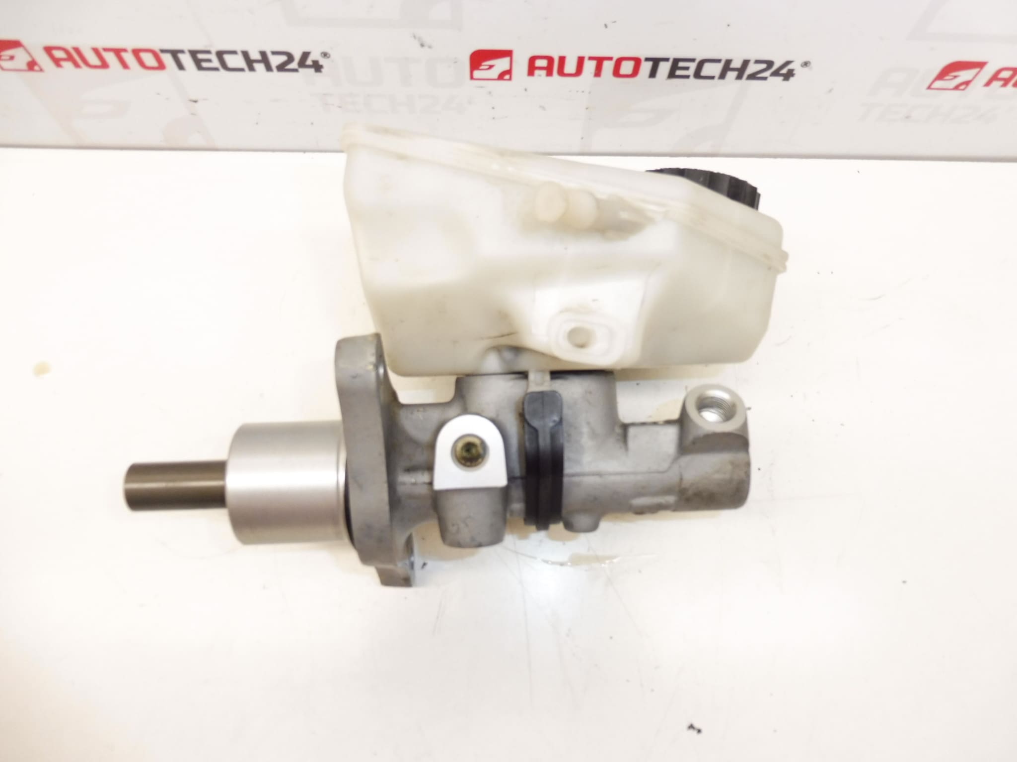 Huvudbromscylinder Bosch Citroën Peugeot 9467533880 4601T0