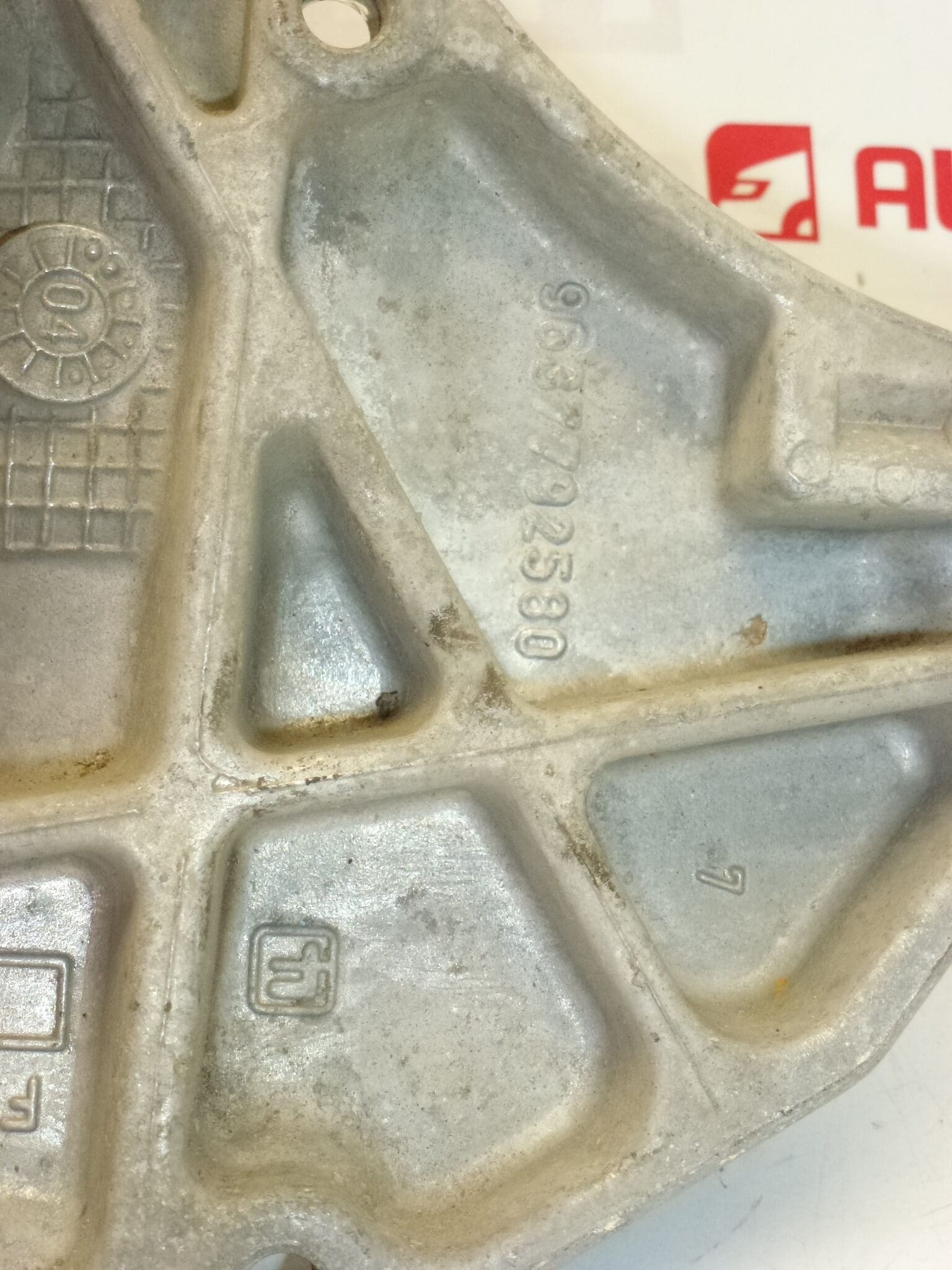 Halvaxelhållare Citroën Peugeot 1.9D 2.0 HDI 9637792580