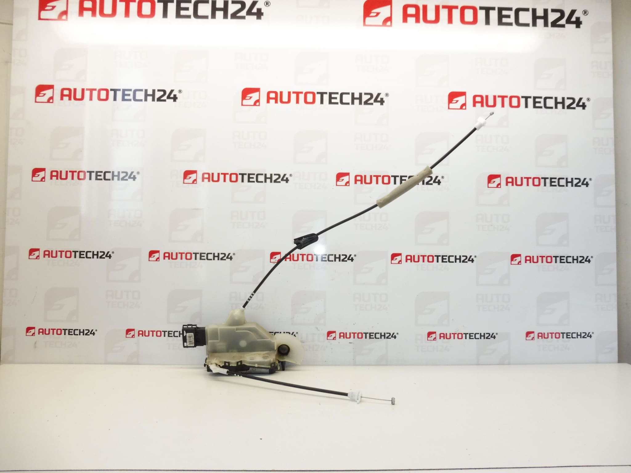 Vänster framdörrlås Peugeot 308 A048069 A04944 9800616680