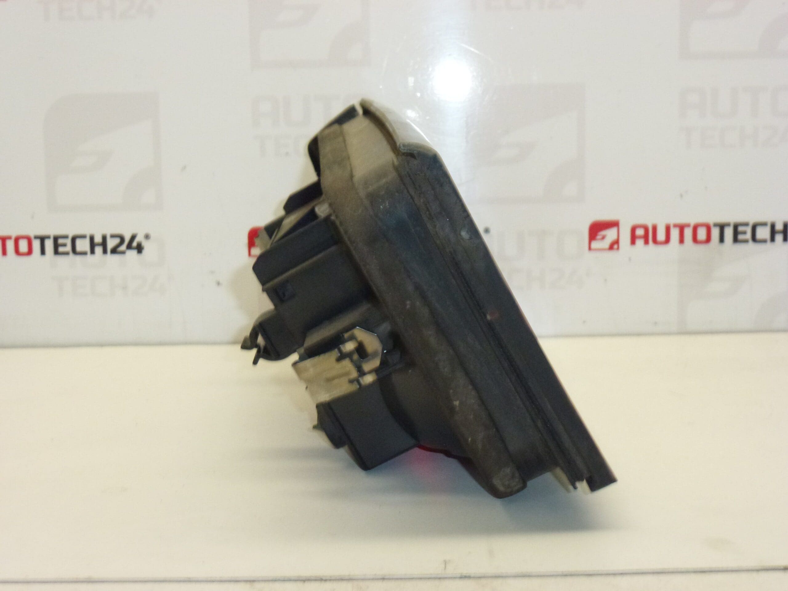Höger baklykta lock Citroën Xantia 6351J9