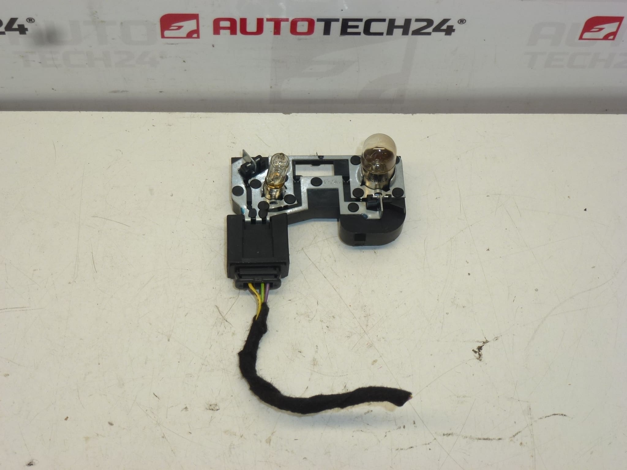 Uttag för vänster bakljus interiör Citroën C5 X7 sedan 6351EX