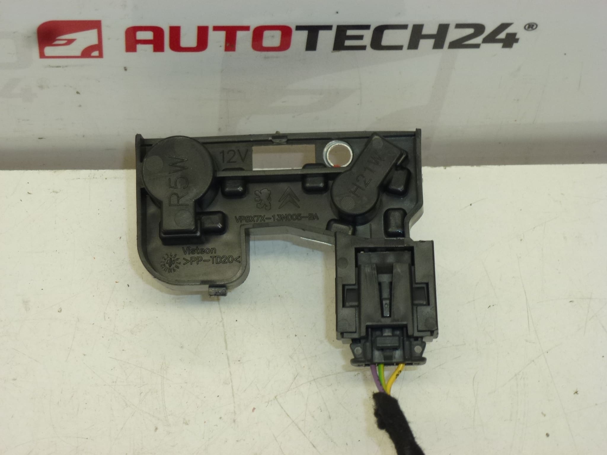 Uttag för vänster bakljus interiör Citroën C5 X7 sedan 6351EX