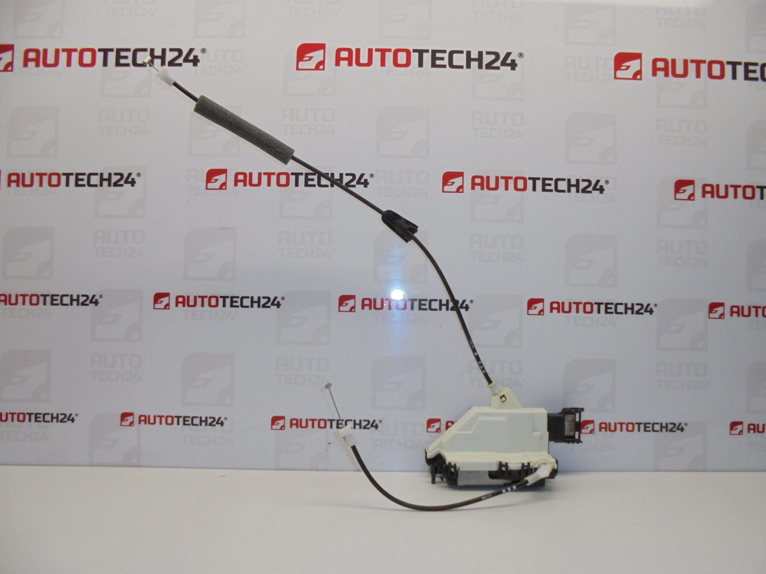 Höger bakdörrlås Peugeot 308 9138Z3 9800617280