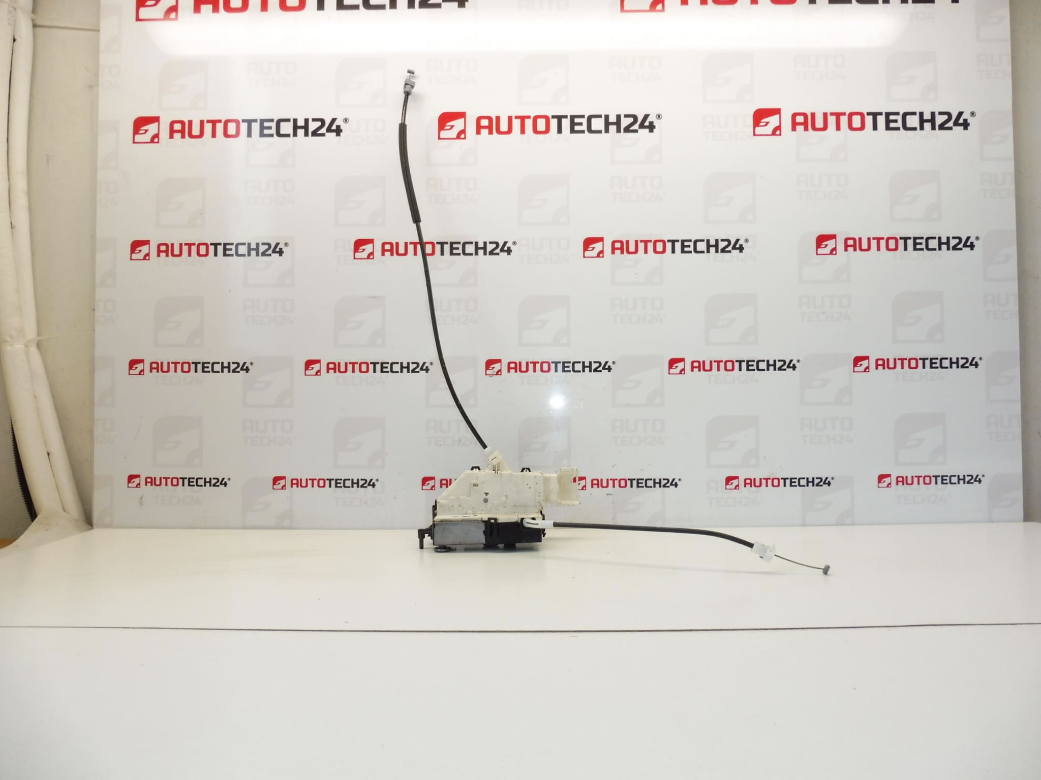 Peugeot 407 höger dörrlås 9683417780 9136FE