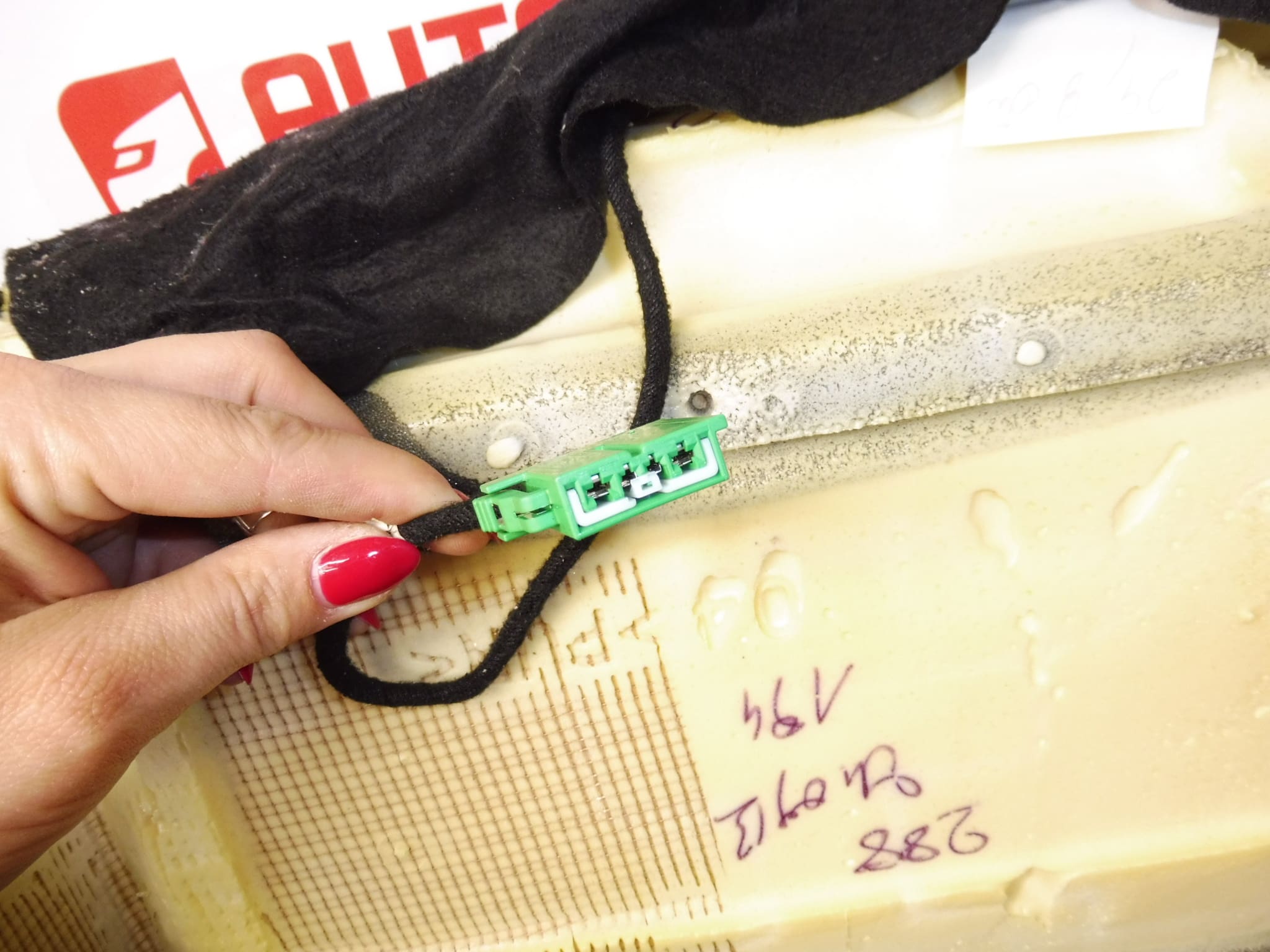 Förarstolsöverdrag uppvärmd Peugeot 308 16104799EY