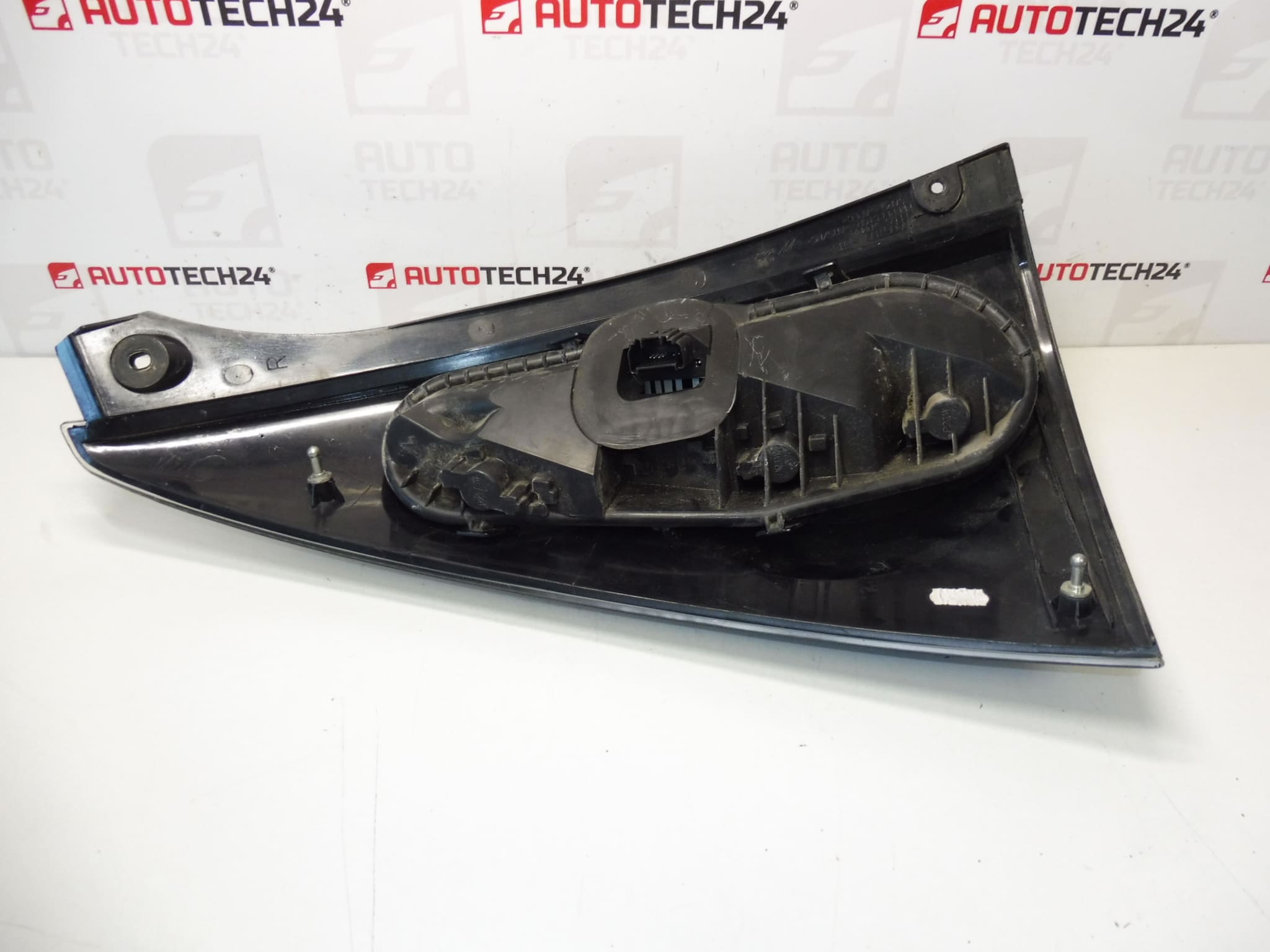 Höger baklampa Citroën C1 81550-0H060 6351X8 - Bild 2