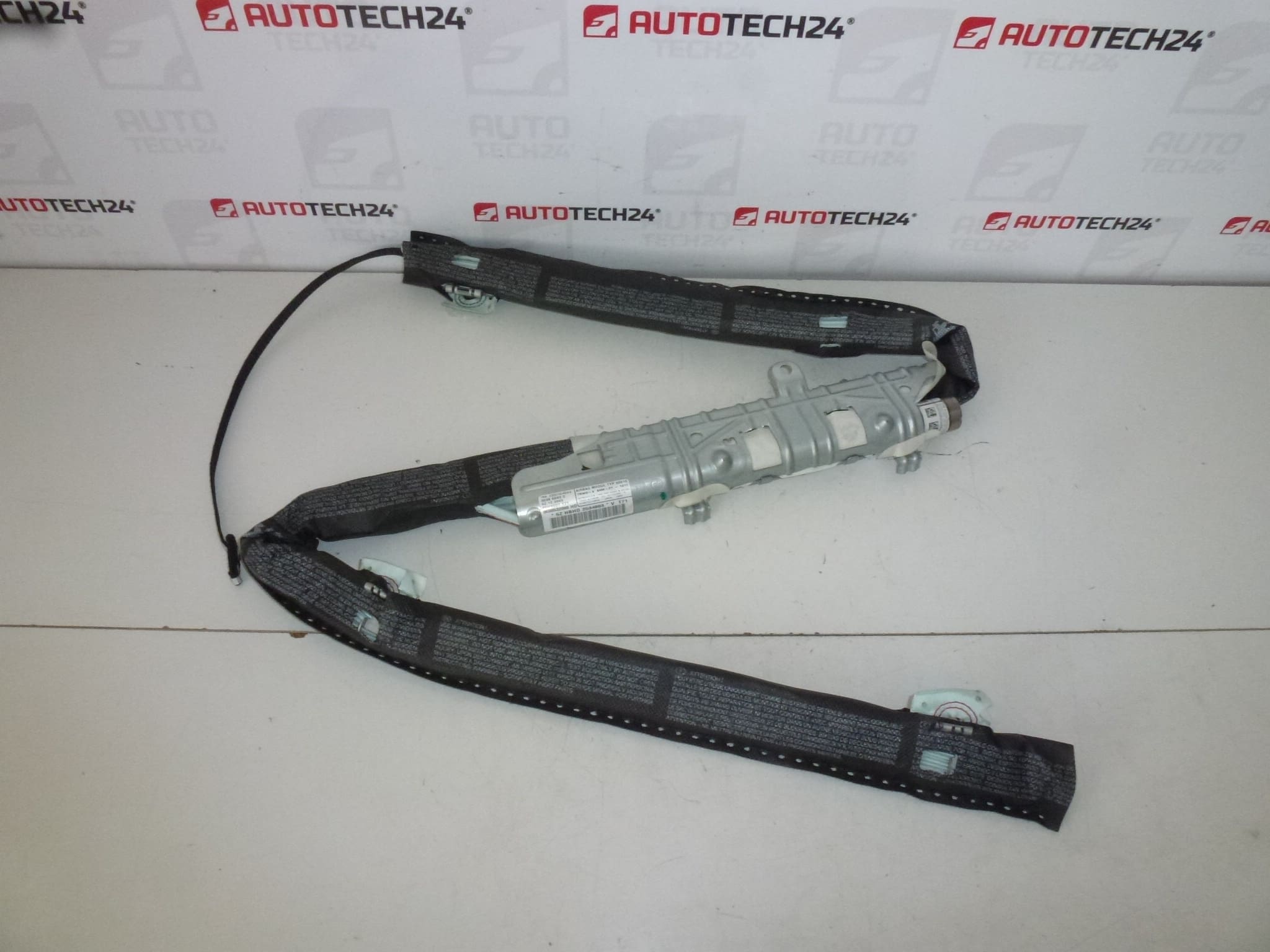 Vänster fotkrockkudde Peugeot 308 9688532980 8337CY