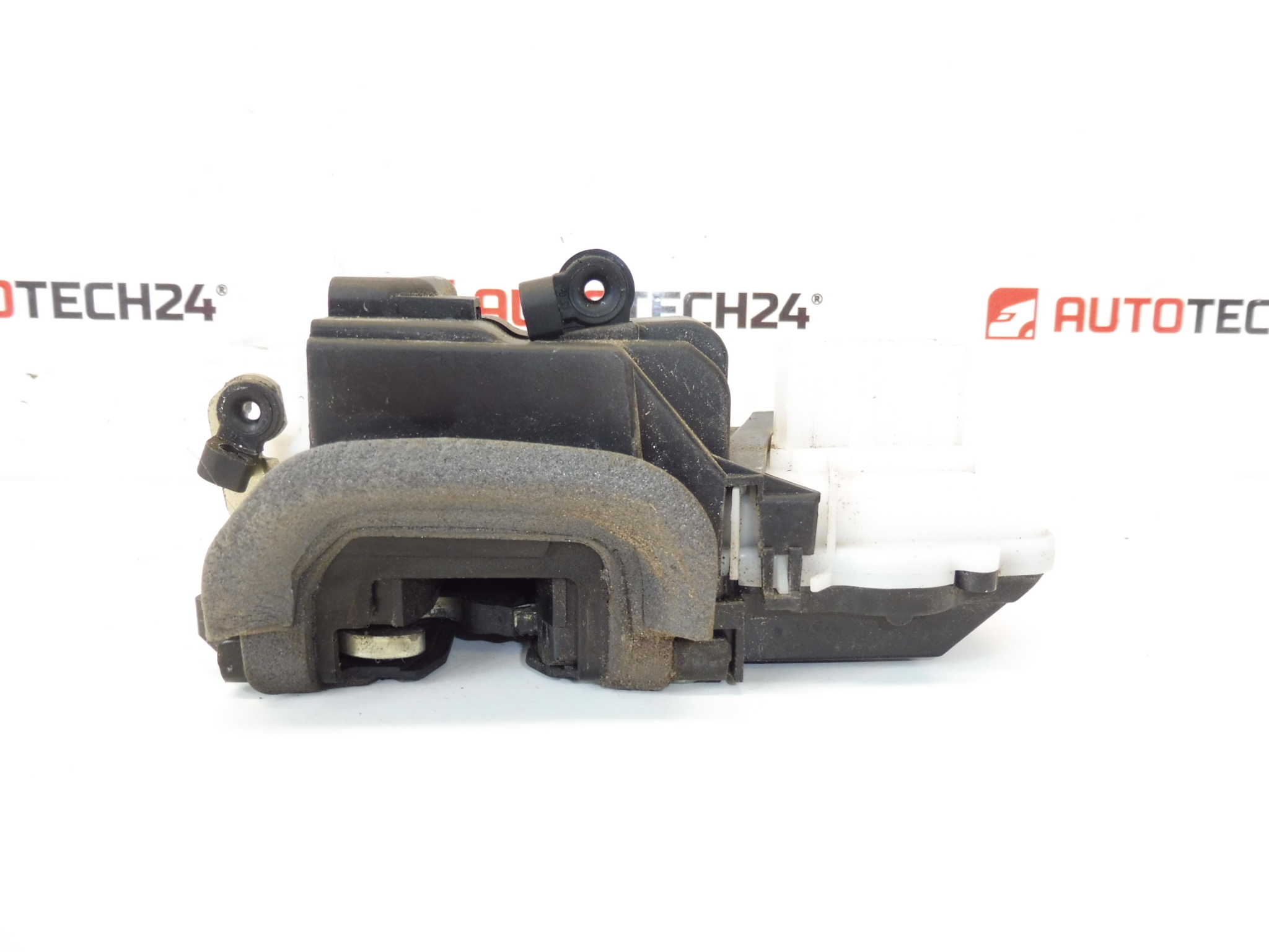 Höger framdörrlås Peugeot 607 9136H3