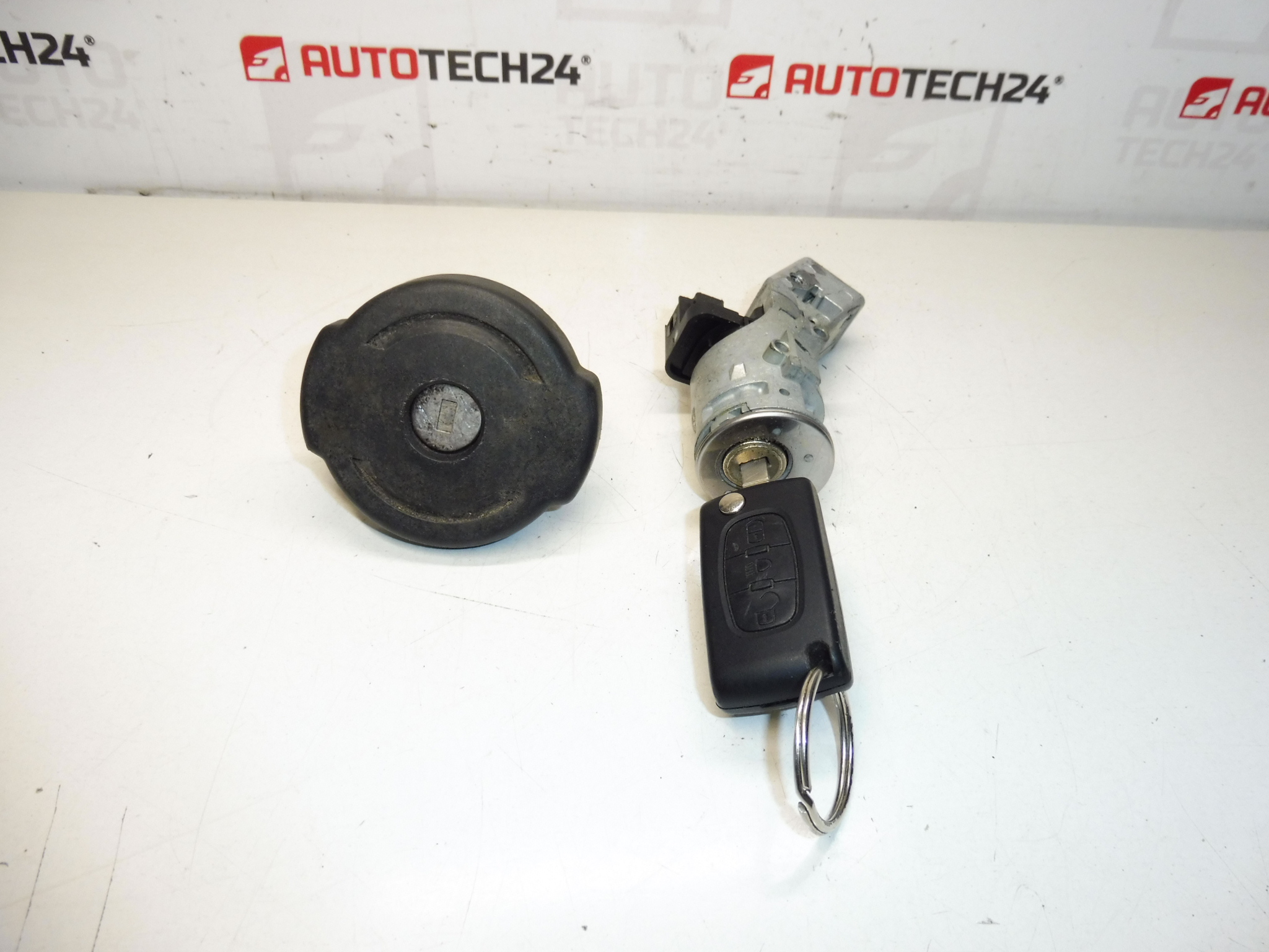 Tank Cap + 1 Citroën C4 4162ea Key