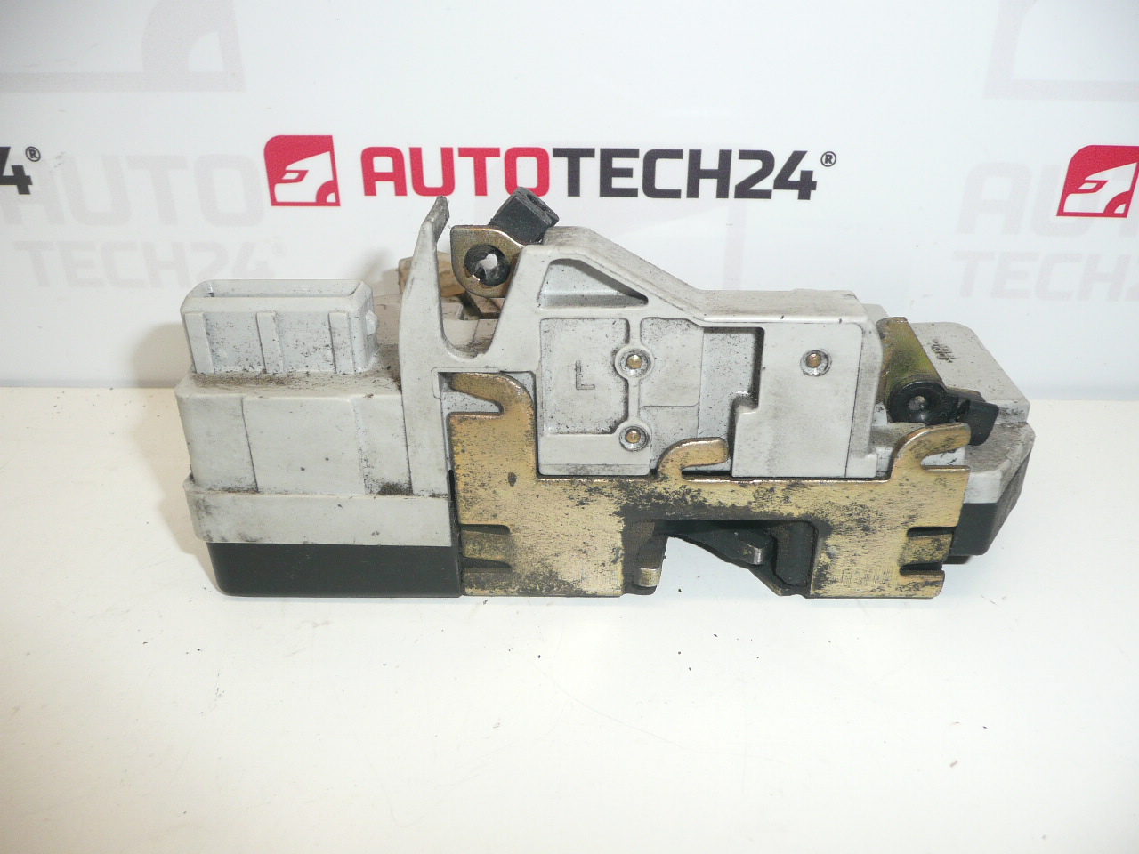 Vänster bakdörrlås Peugeot 206 och 406 combi 913758