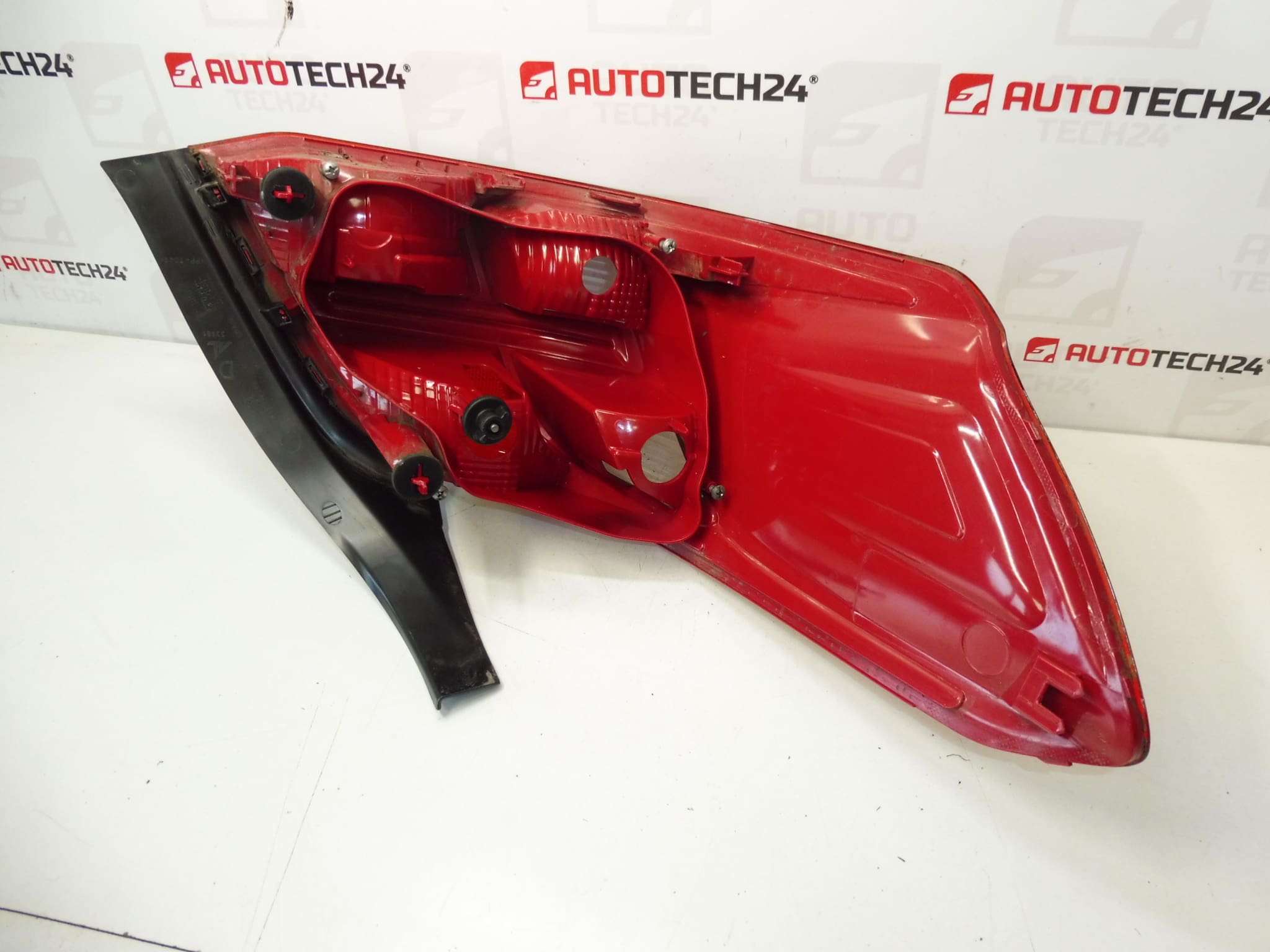 Bakhögerljus Peugeot 301 9674807880 - Bild 2