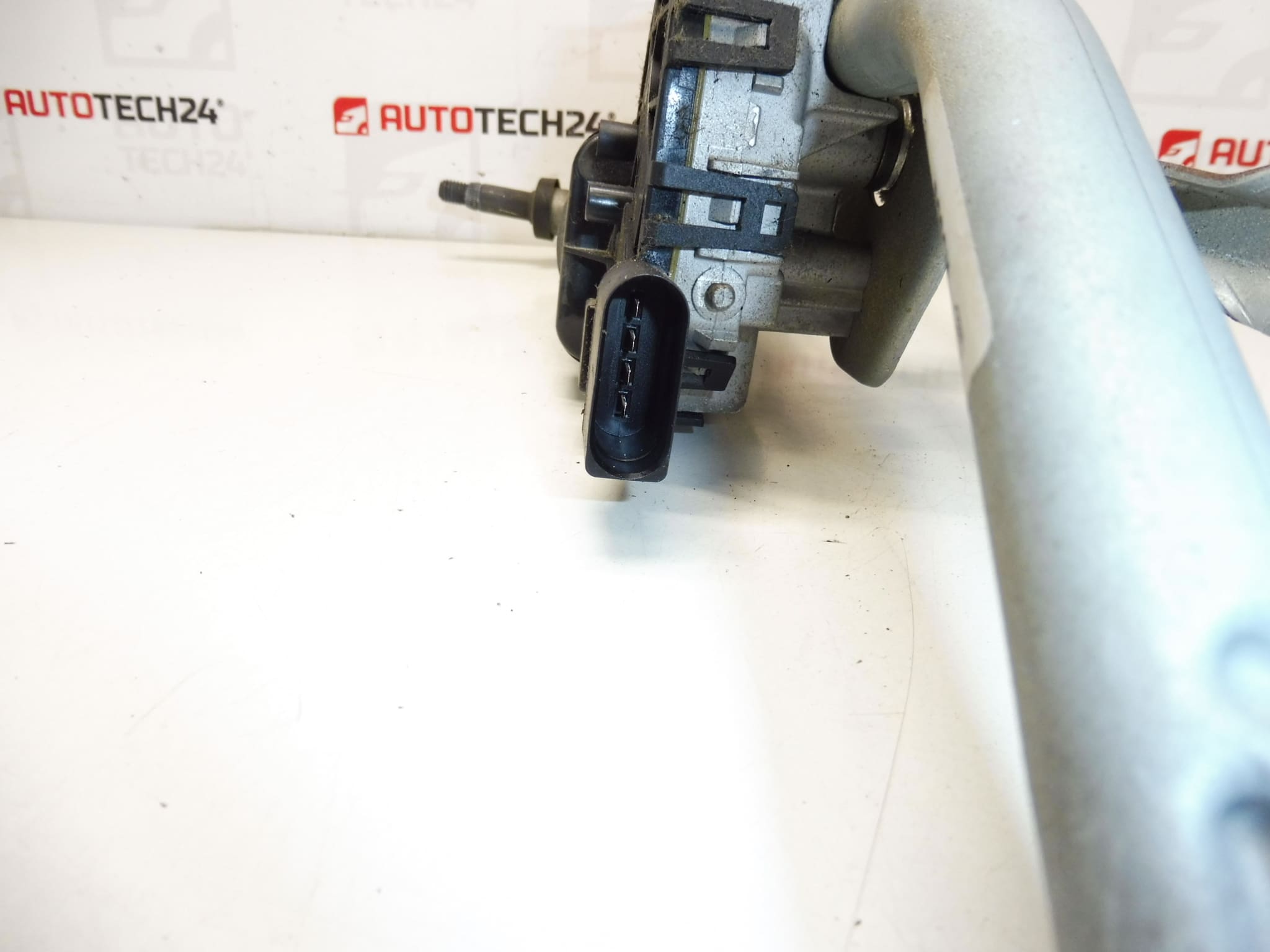 Vindrutetorkarmekanism Citroën C3 III och Peugeot 208 2008 9815497780 - Bild 2