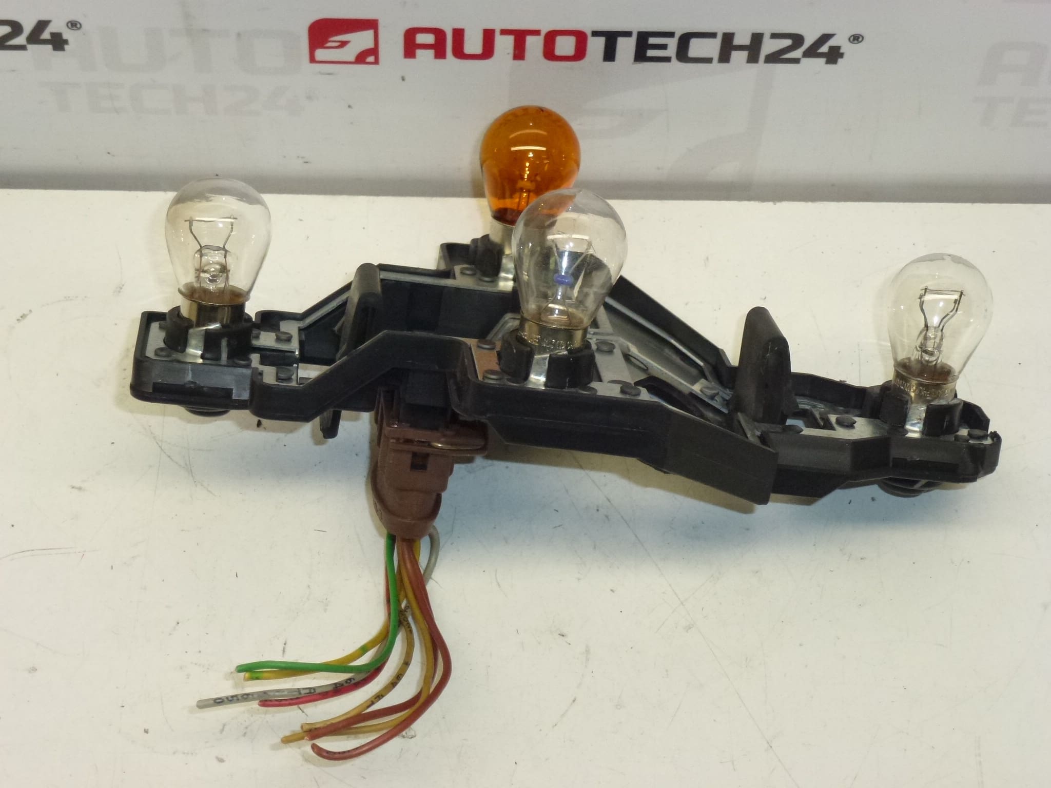 Baklampkontakt Höger Citroën Xsara Kombi 6351J8 - Bild 2