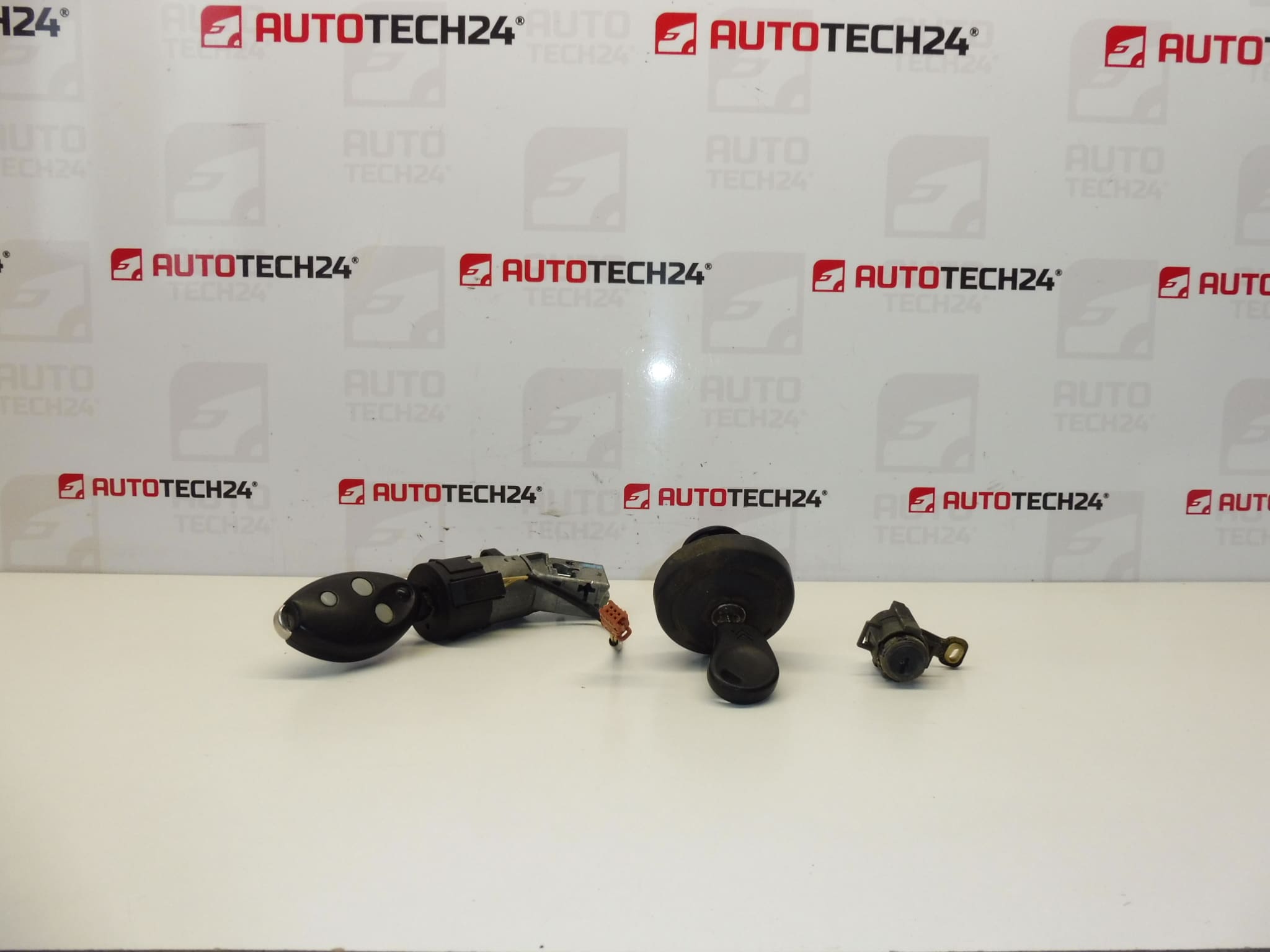 Låssats + 2 nycklar Citroën C5 05-07 4162HE