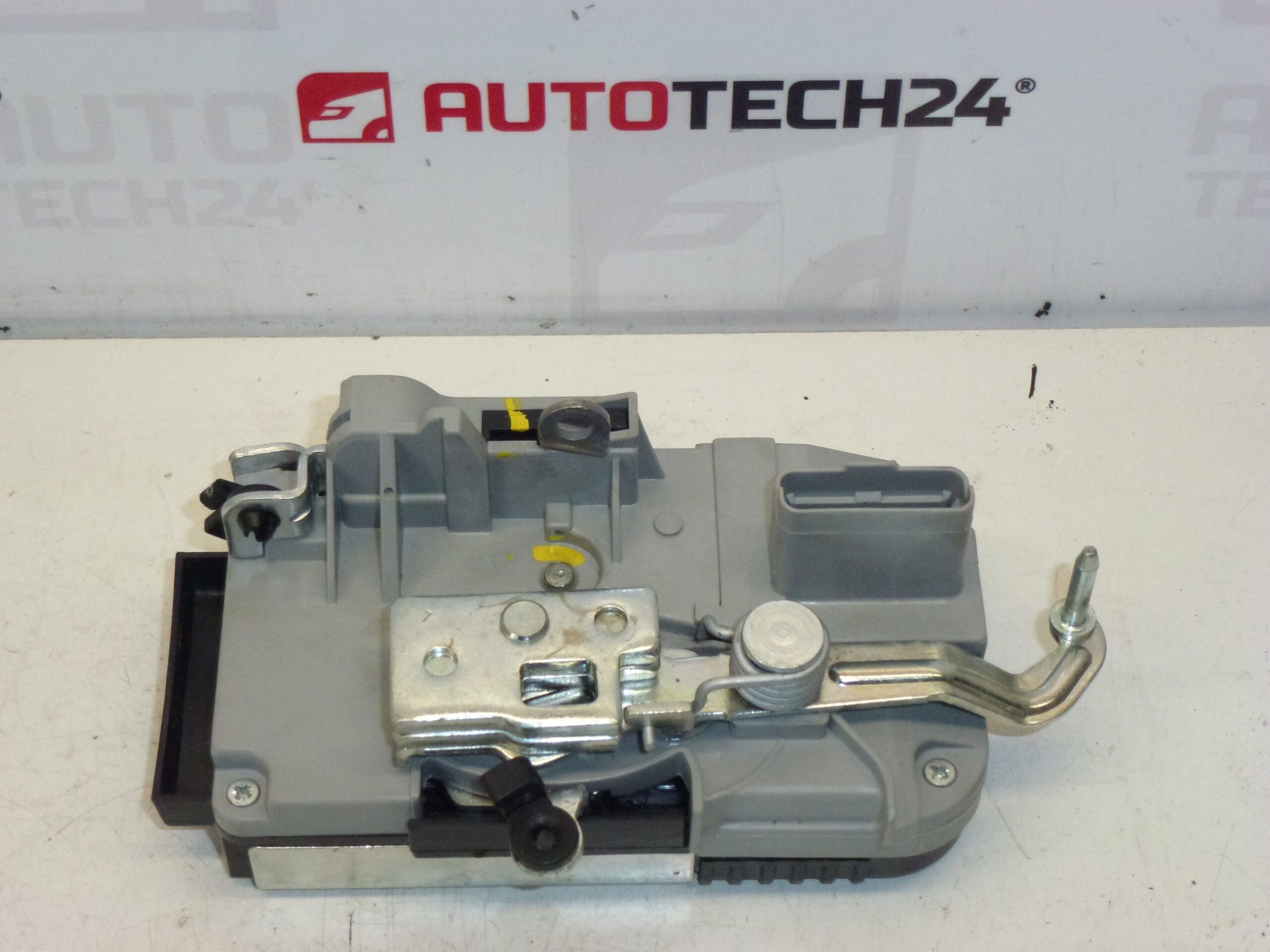 Vänster framdörrslås Citroën/Peugeot 9135L4 - Bild 2