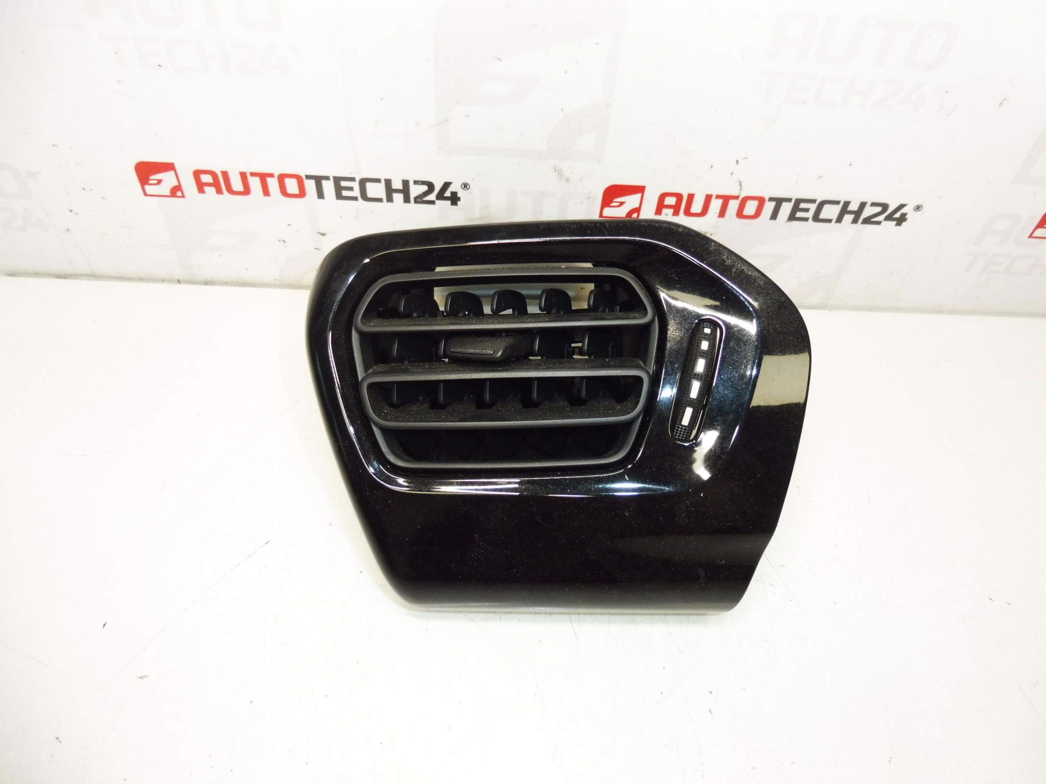 Ventilation Output Citroen C-Elysée Peugeot 301 967276577 9677253177